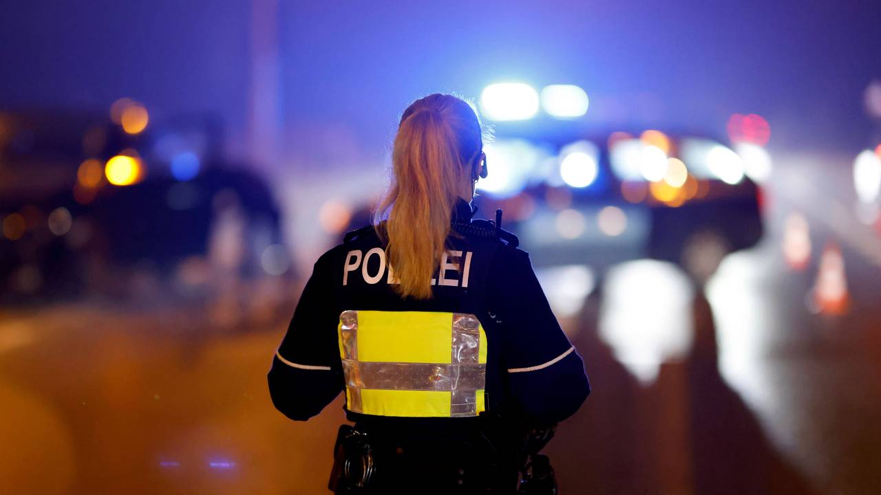 Eine Polizistin der Kölner Polizei an einem Unfallort (Symbolfoto)