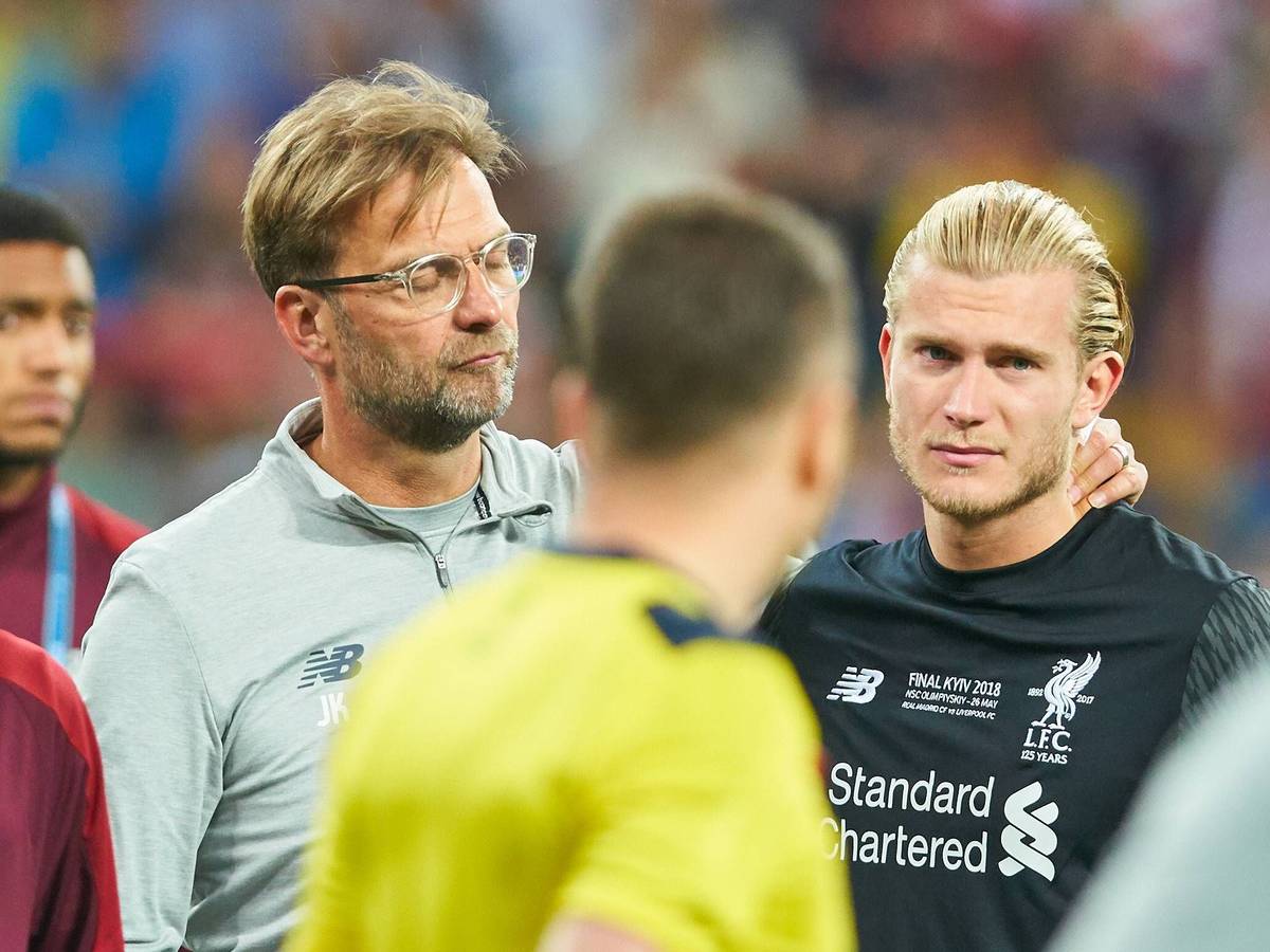 Jürgen Klopp tröstet Loris Karius.