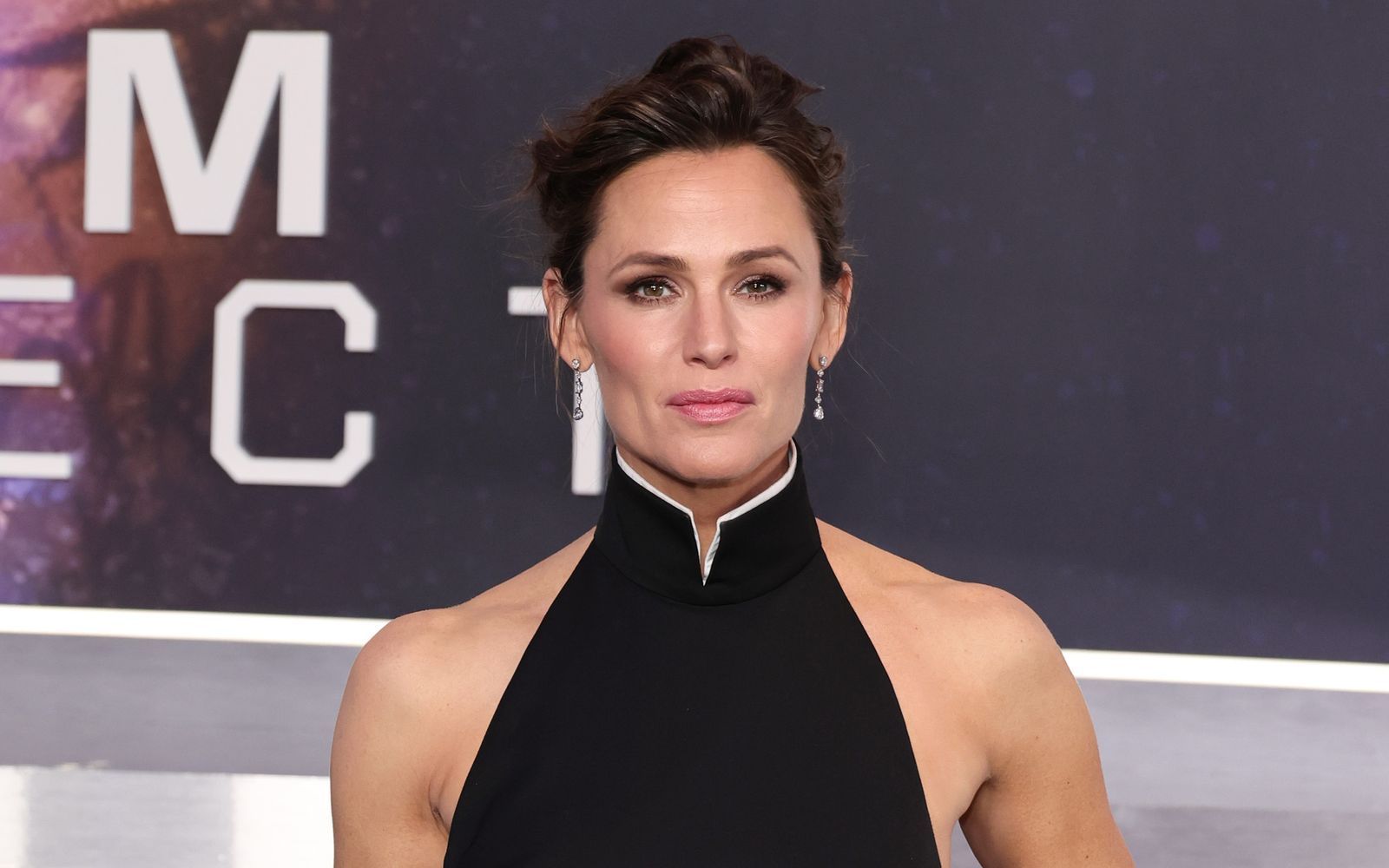 Im Interview plaudert Schauspielerin Jennifer Garner darüber warum die schönsten Erinnerungen an ihrer Serie nicht während den Dreharbeiten entstehen. (Bild: 2022 Getty Images/Jamie McCarthy)