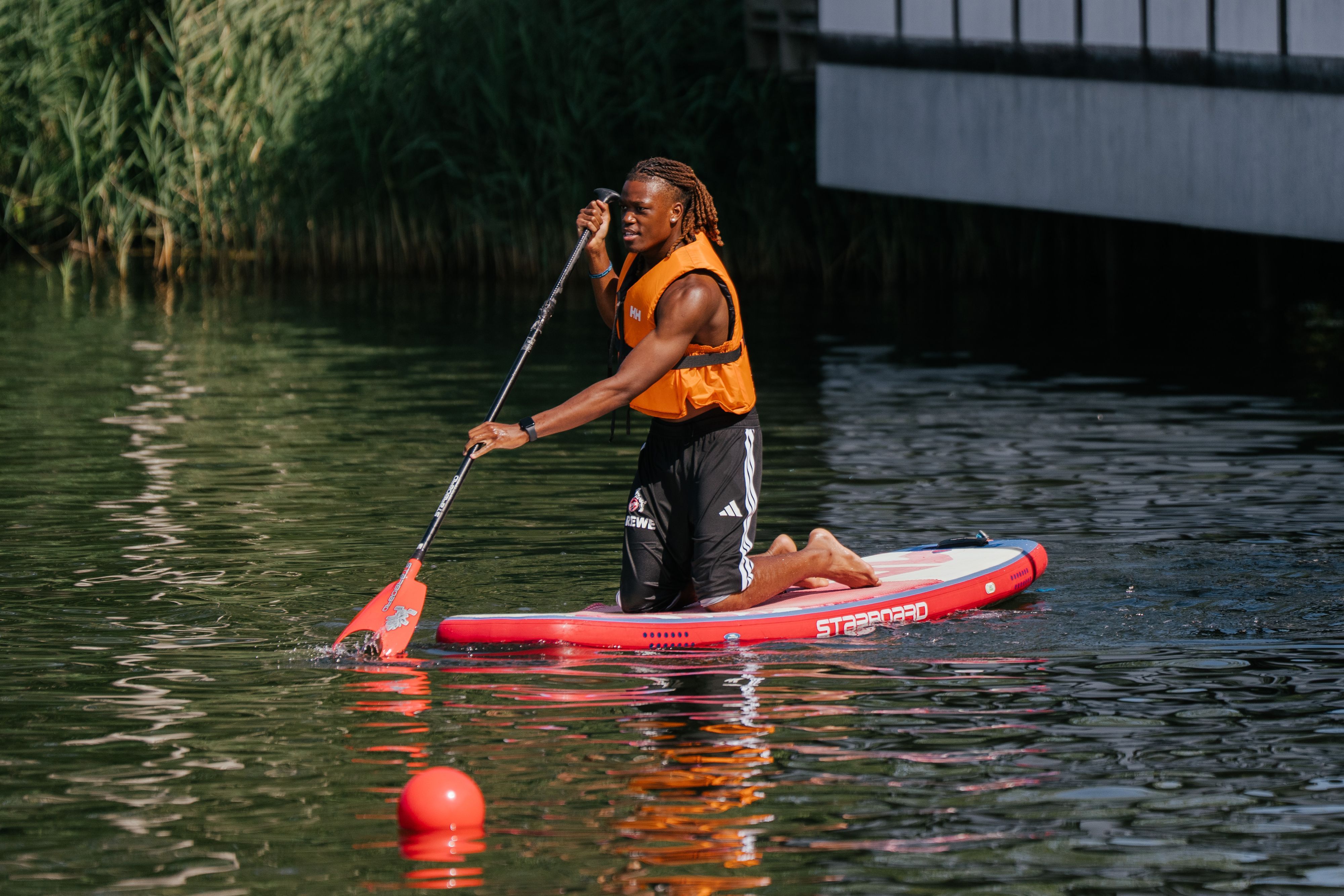 Elias Bakatukanda voll bei der Sache.