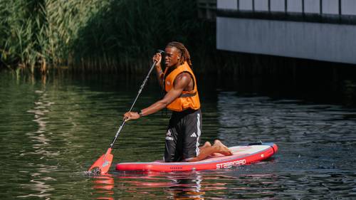 Elias Bakatukanda voll bei der Sache.