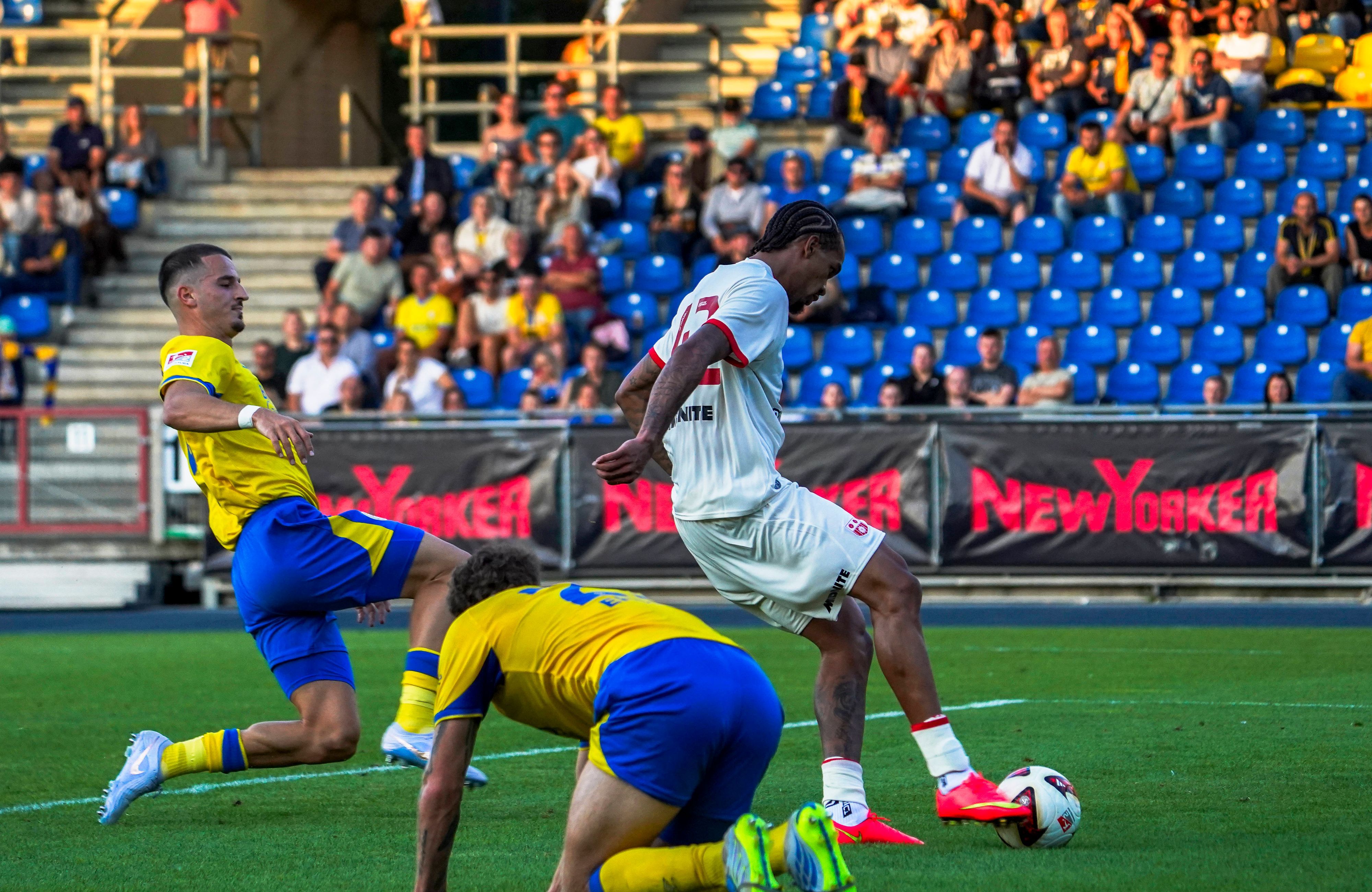 Damion Downs trifft für Southampton zum Sieg gegen Braunschweig.