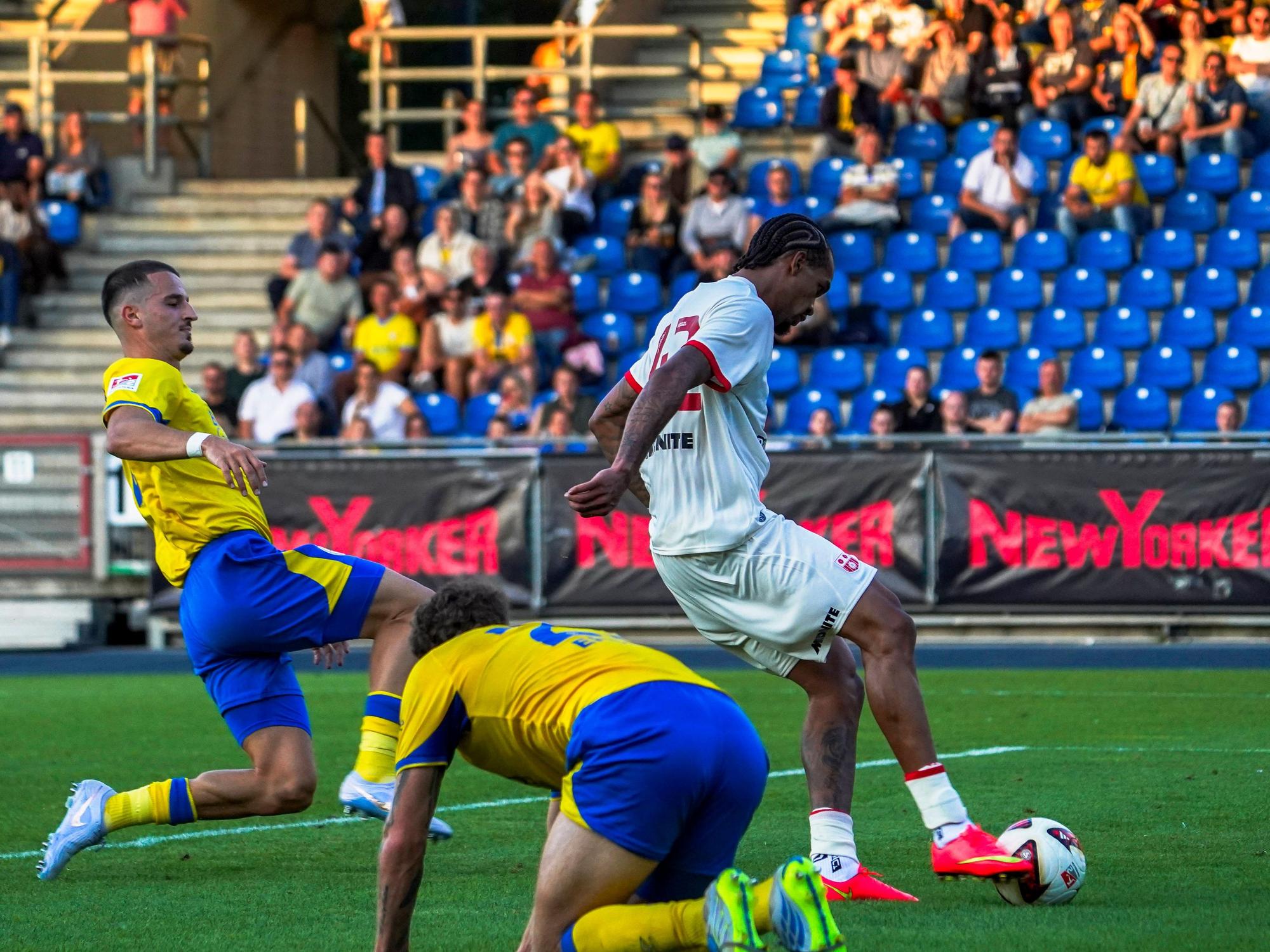Damion Downs trifft für Southampton zum Sieg gegen Braunschweig.