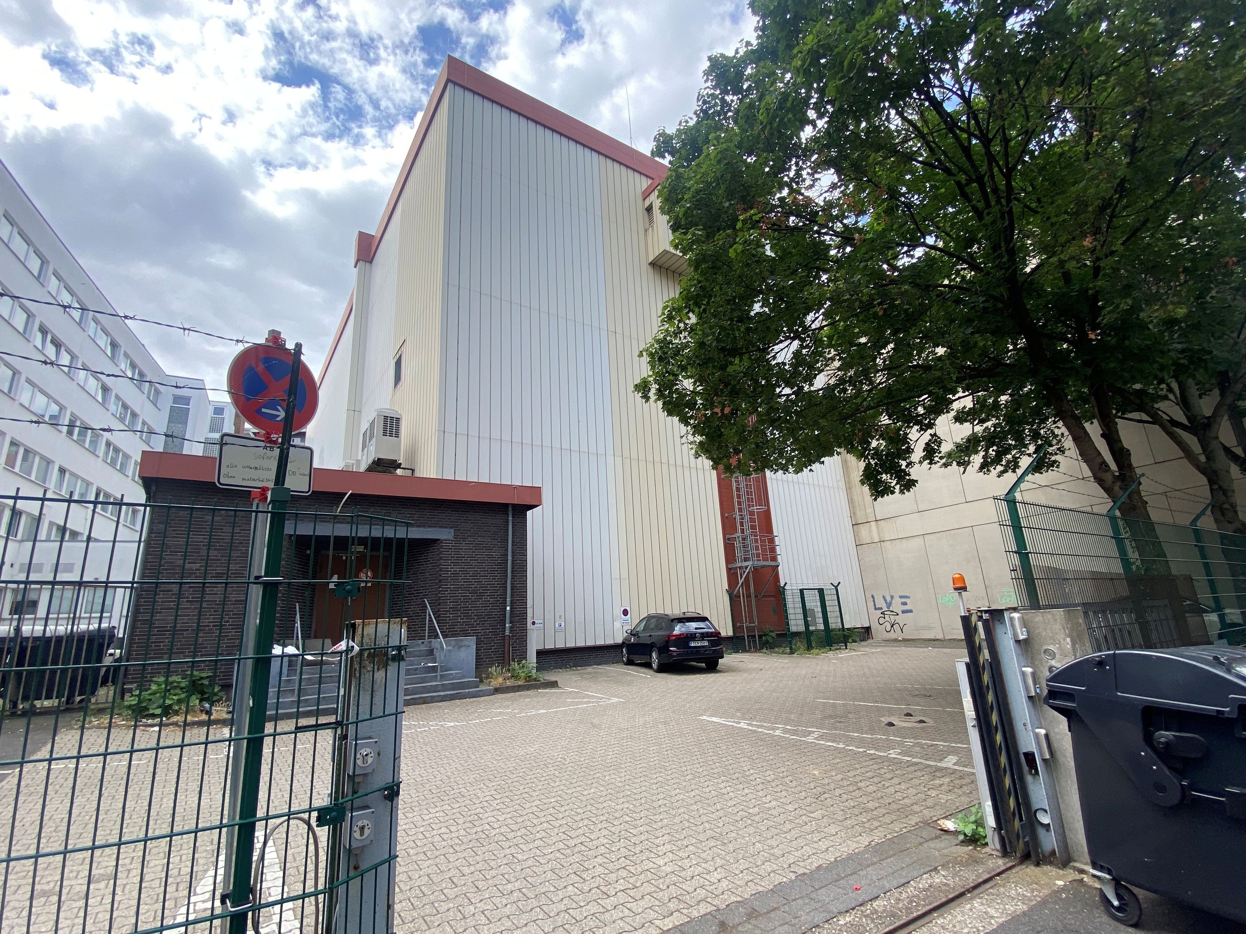 Hochbunker an der Straße Am Alten Ufer in Köln
