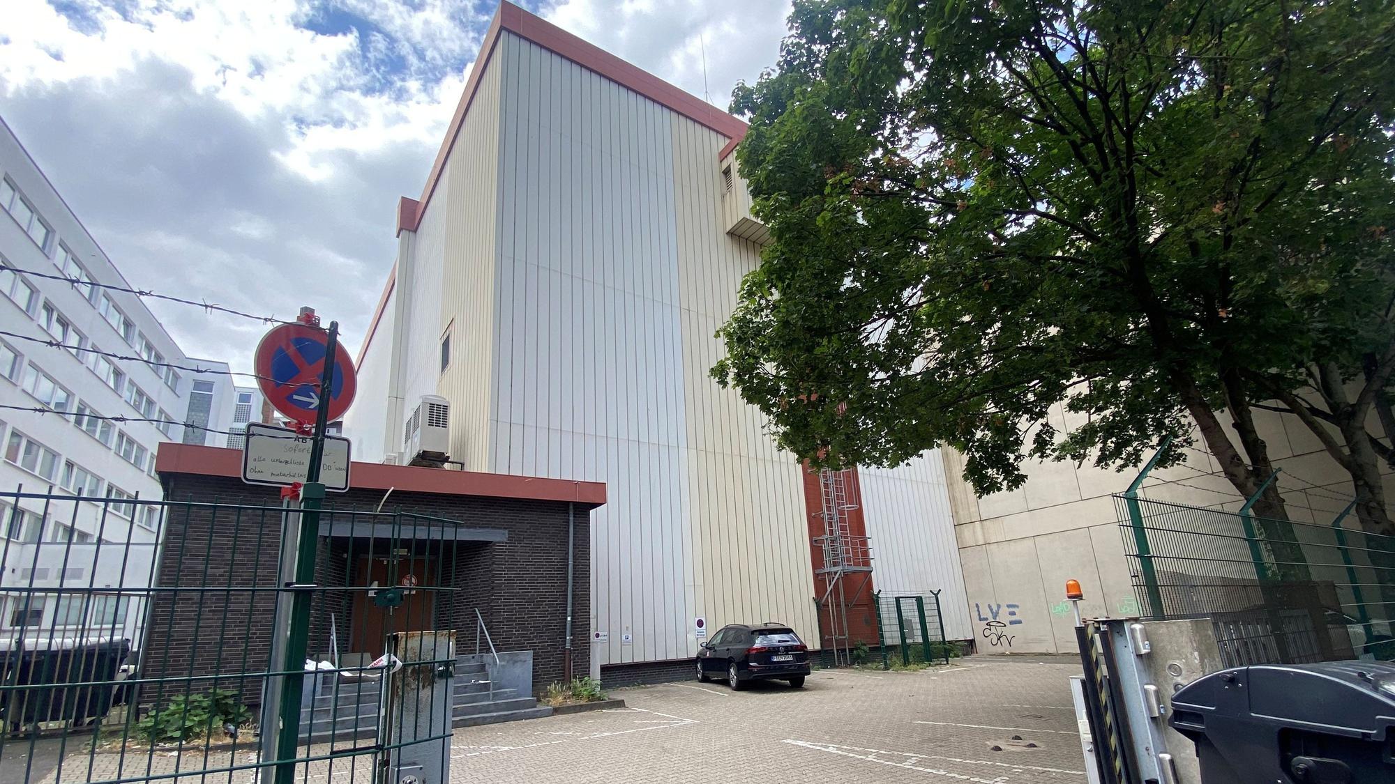 Hochbunker an der Straße Am Alten Ufer in Köln