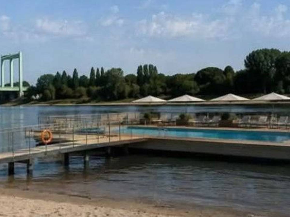 So könnte ein kleines Rheinbad in Köln-Rodenkirchen aussehen.