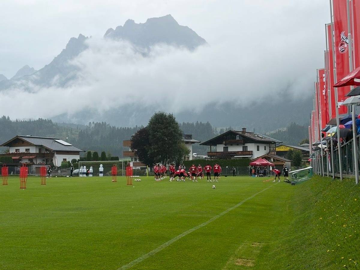 Der 1. FC Köln musste am Sonntag (26. Juli) in St. Johann (Tirol) im Regen trainieren.