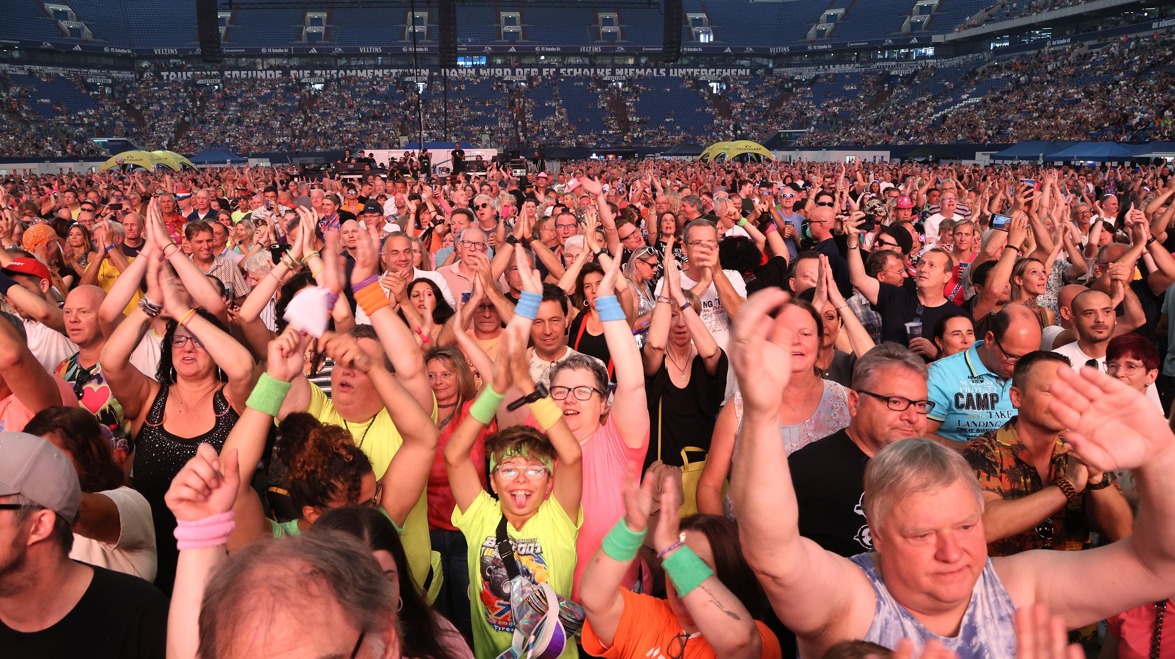 Publikum bei der 80er-Party in der Veltins-Arena auf Schalke.