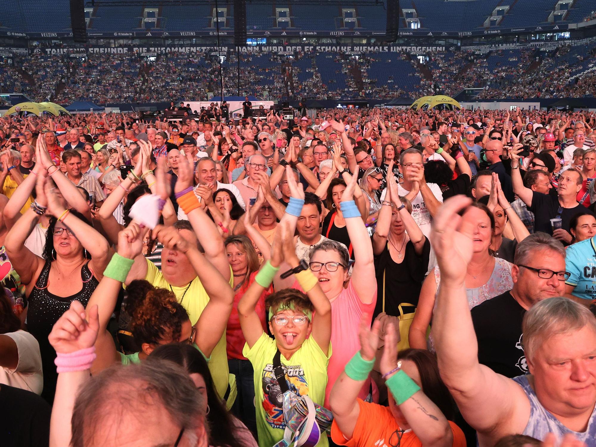 Publikum bei der 80er-Party in der Veltins-Arena auf Schalke.