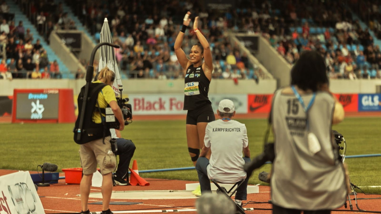 Bei den 125. Deutschen Leichtathletik-Meisterschaften in Dresden holte die Kugelstoßerin Yemisi Ogunleye den Meistertitel.  (Bild: ZDF/Torsten Lapp)
