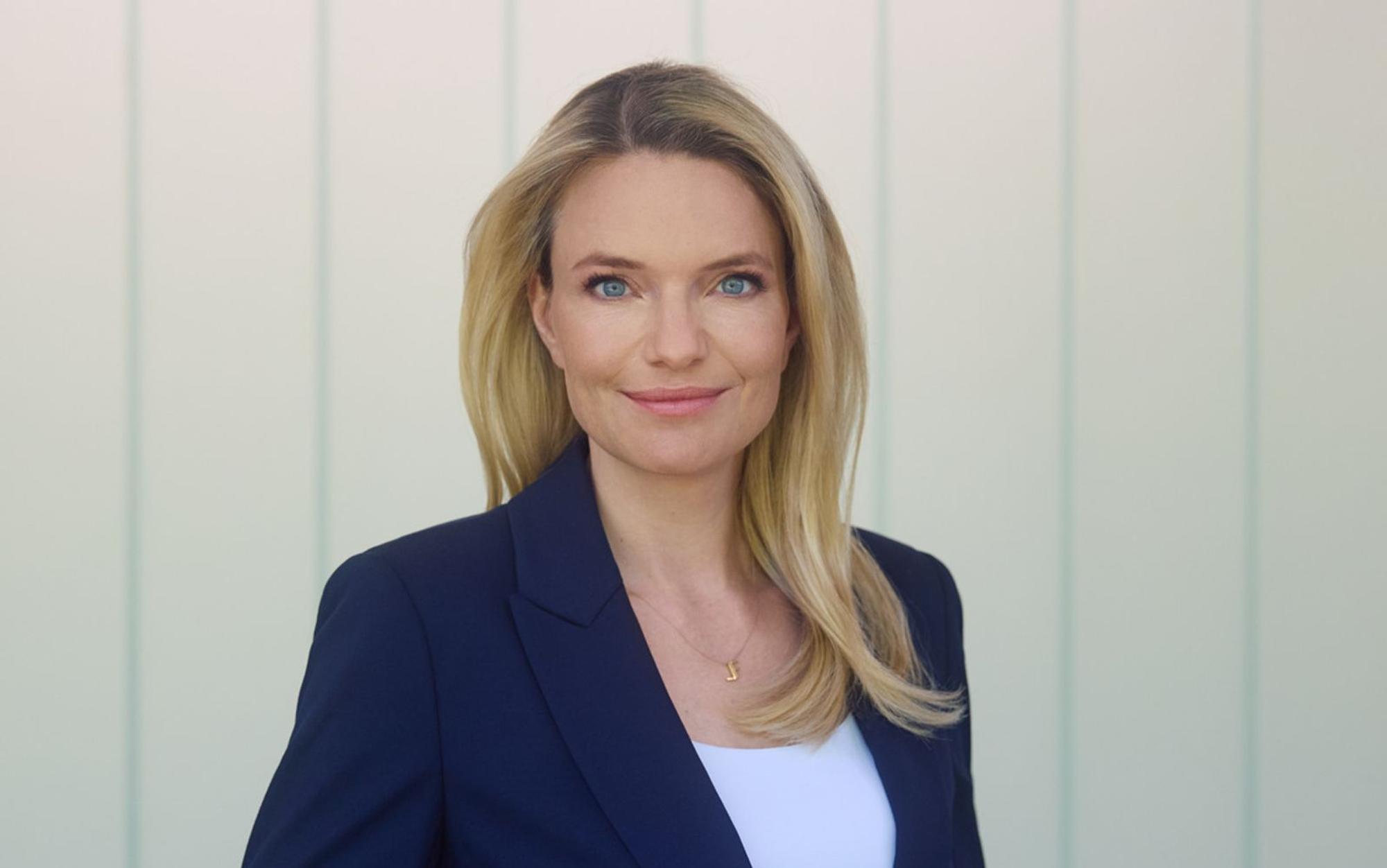 Sarah Tacke möchte mit einer neuen Talkshow im ZDF nach Lösungen für große Probleme suchen. (Bild: ZDF / Bo Lelewel)