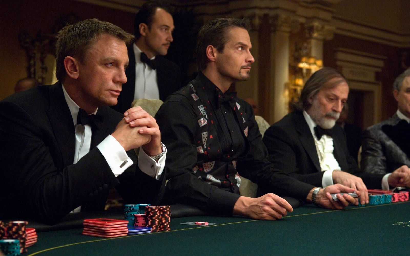 Als Daniel Craig (links) 2006 erstmals in der Rolle als James Bond zu sehen war, begann eine neue 007-Ära, die erst 2021 mit „Keine Zeit zu sterben“ endete. (Bild: RTL / 2006 Danjaq, LLC and United Artists Corporation)