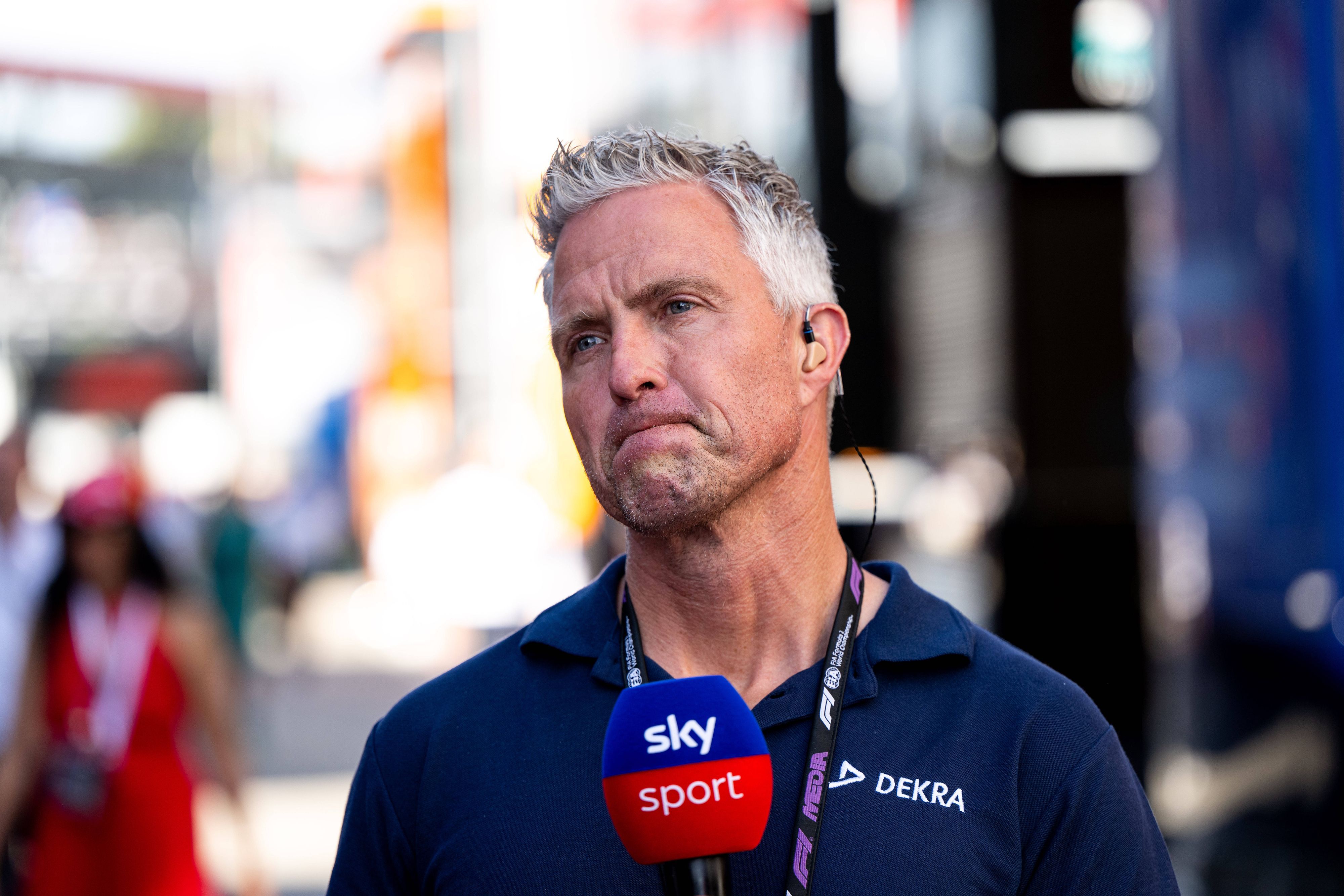 Ralf Schumacher mit Sky-Mikro.