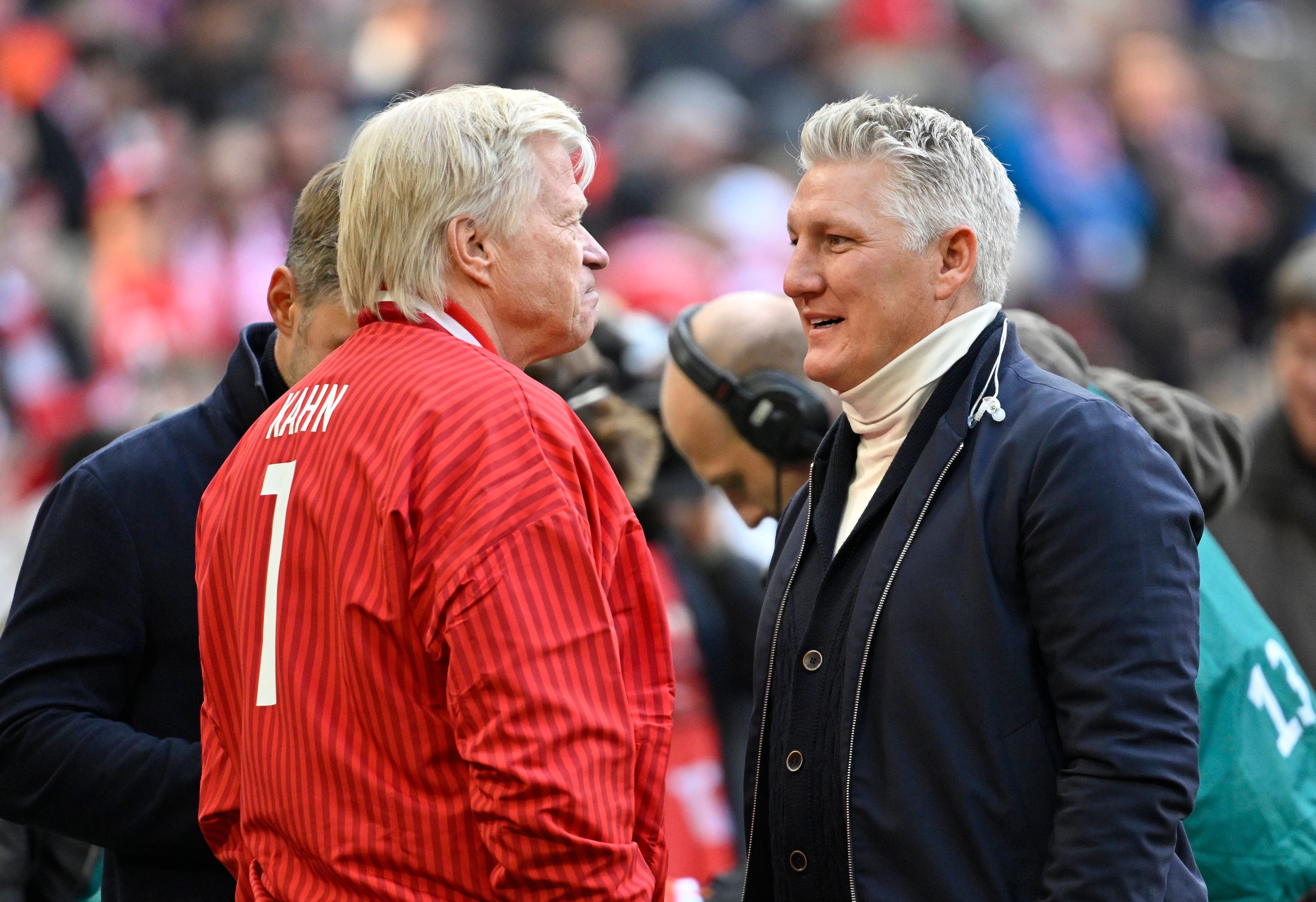 Bastian Schweinsteiger und Oliver Kahn im Gespräch
