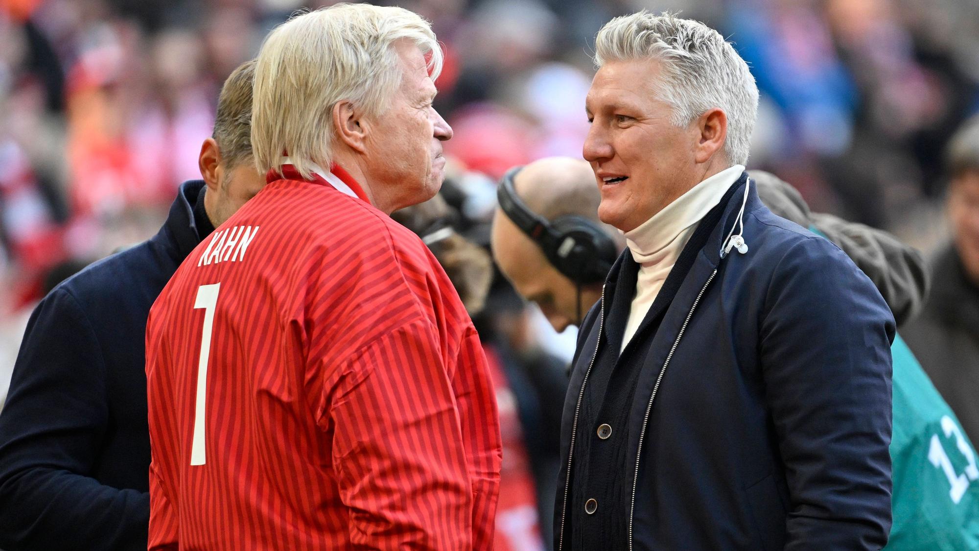 Bastian Schweinsteiger und Oliver Kahn im Gespräch