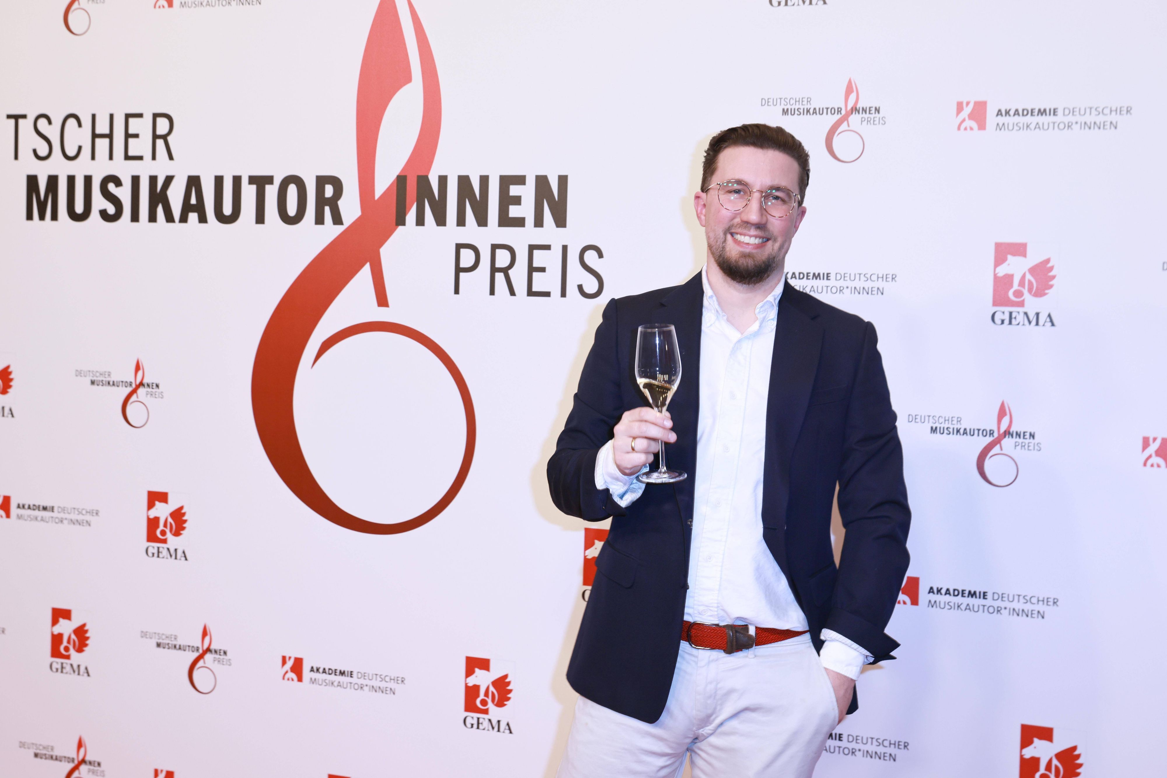 Noch einmal geht Prinz Pi - hier beim Deutschen Musikautorenpreis 2022 - auf Tour, dann beendet er seine Musikkarriere.