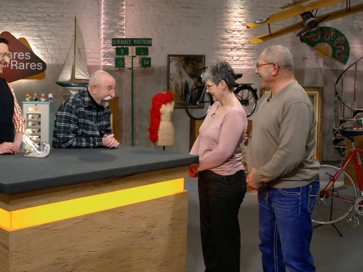 Mit ihrem Flohmarktfund sorgten Monika und Rafael bei „Bares für Rares“ für großes Aufsehen. (Bild: ZDF)