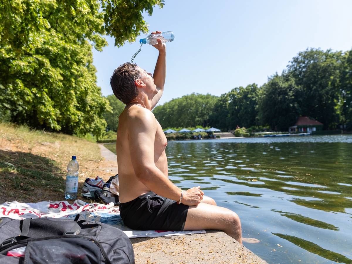 In den kommenden Tagen sollen die Temperaturen wieder steigen. Meteorologen erwarten über 30°C. Da tut eine Abkühlung, wie hier im Blücherpark, gut.