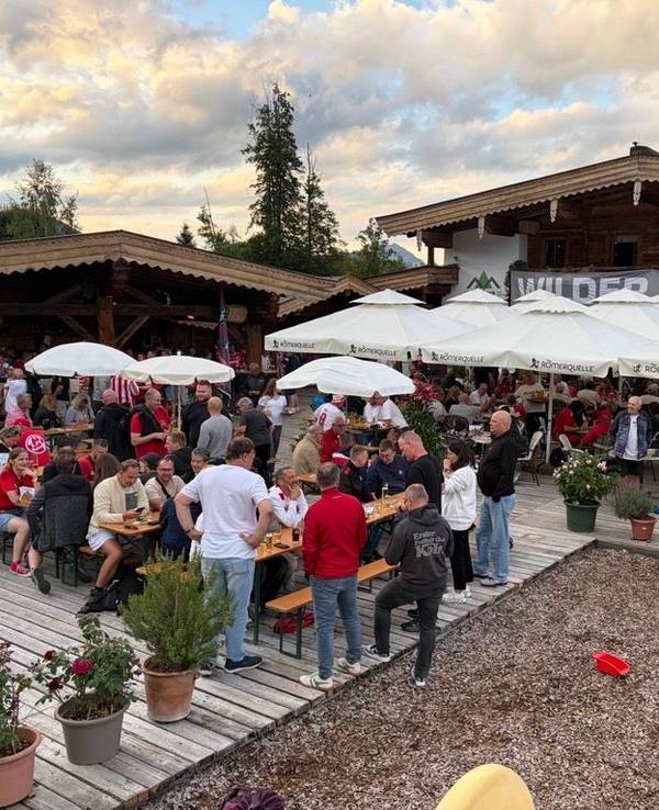 Rund 400 FC-Fans bei der Party vom Wilden Süden.