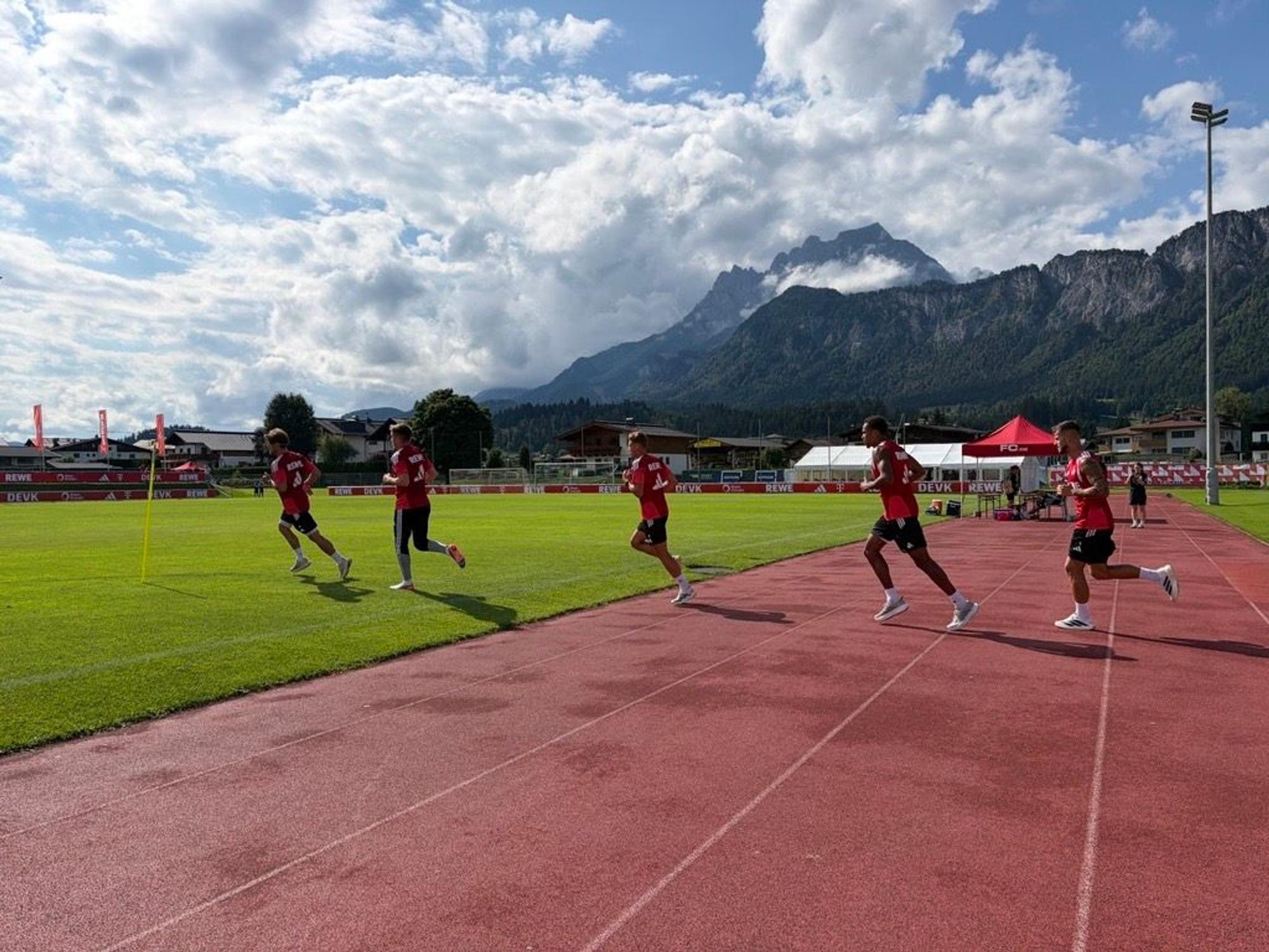 Die Profis des 1. FC Köln kehren zur Einheit am Montagnachmittag zurück auf den Trainingsplatz.