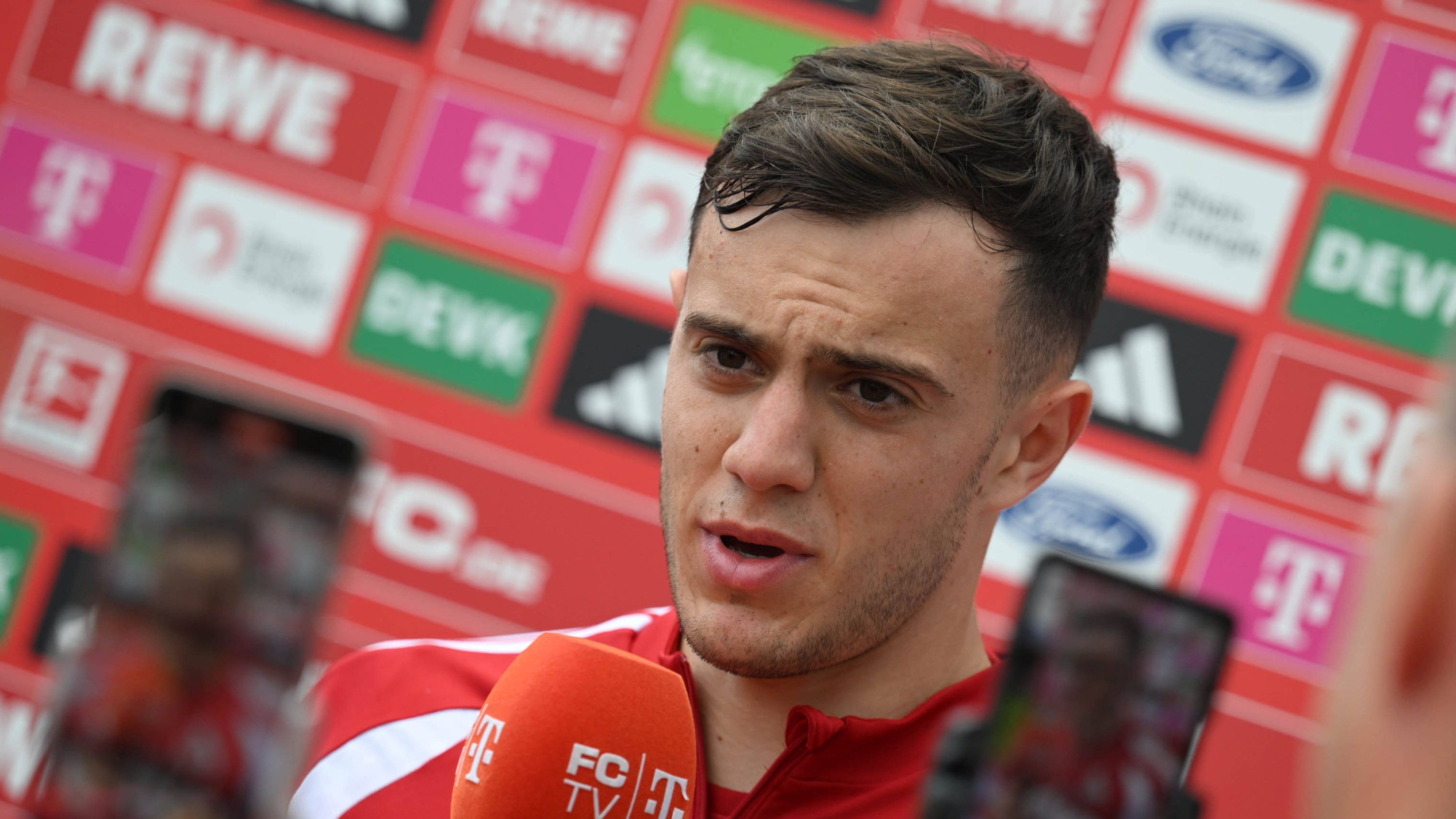 Interview mit FC-Neuzugang Paul Okon-Engstler.