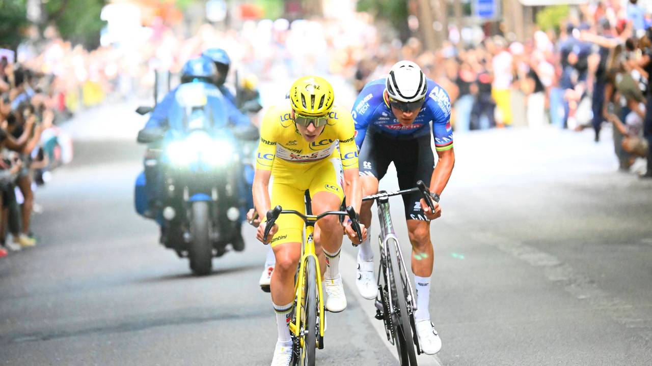 Tadej Pogacar und Mathieu van der Poel als Ausreißer beim Finale der Tour de France.