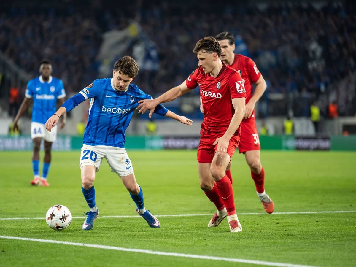 Konstantinos Karetsas (l.) mit Ball in Aktion.