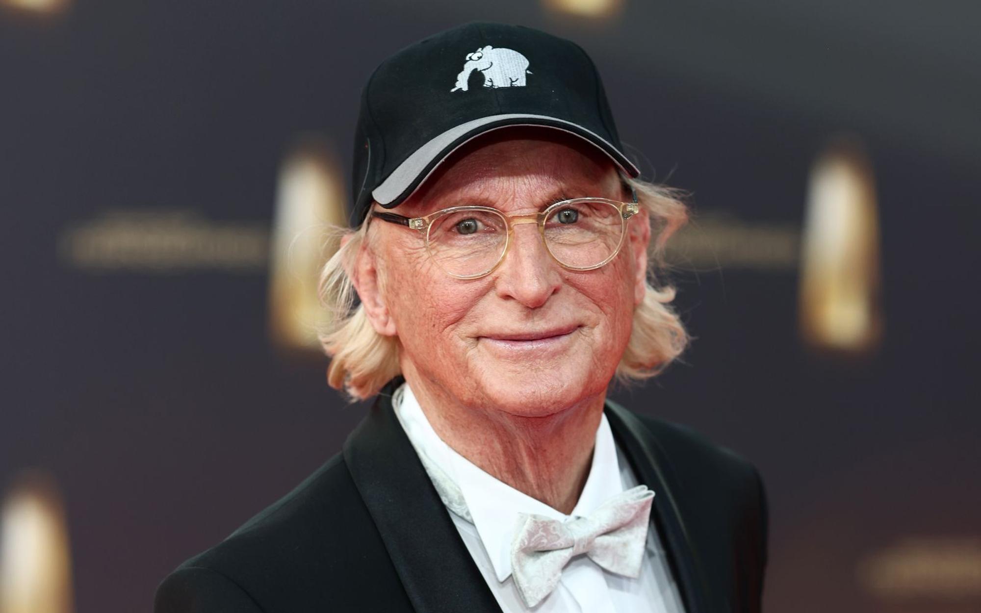 Komiker Otto Waalkes (Bild) trauert um seinen Freund und Förderer Hans Otto Mertens. (Bild: 2025 Getty Images/Joshua Sammer)