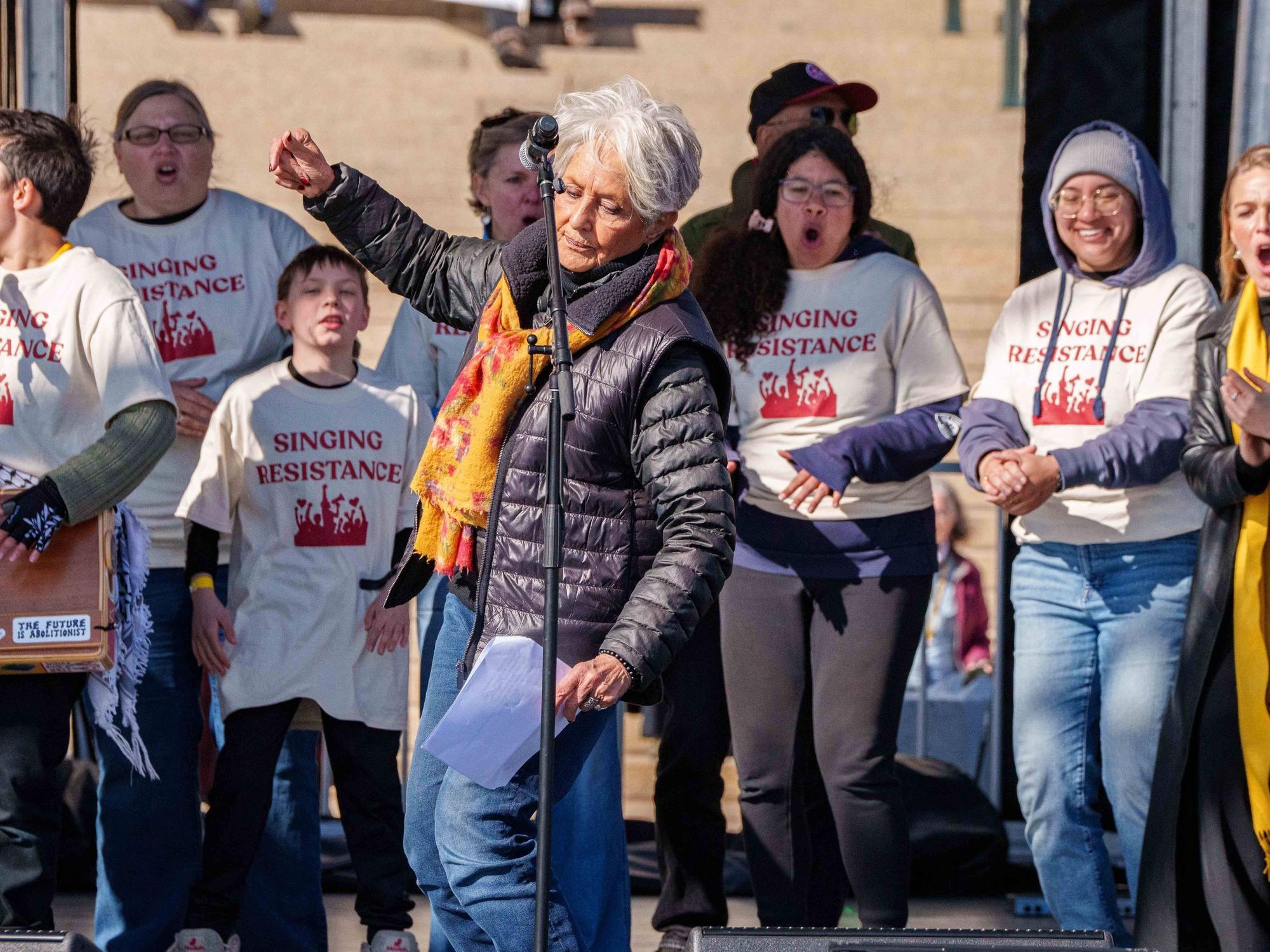 Joan Baez bei einem Auftritt im März 2026.