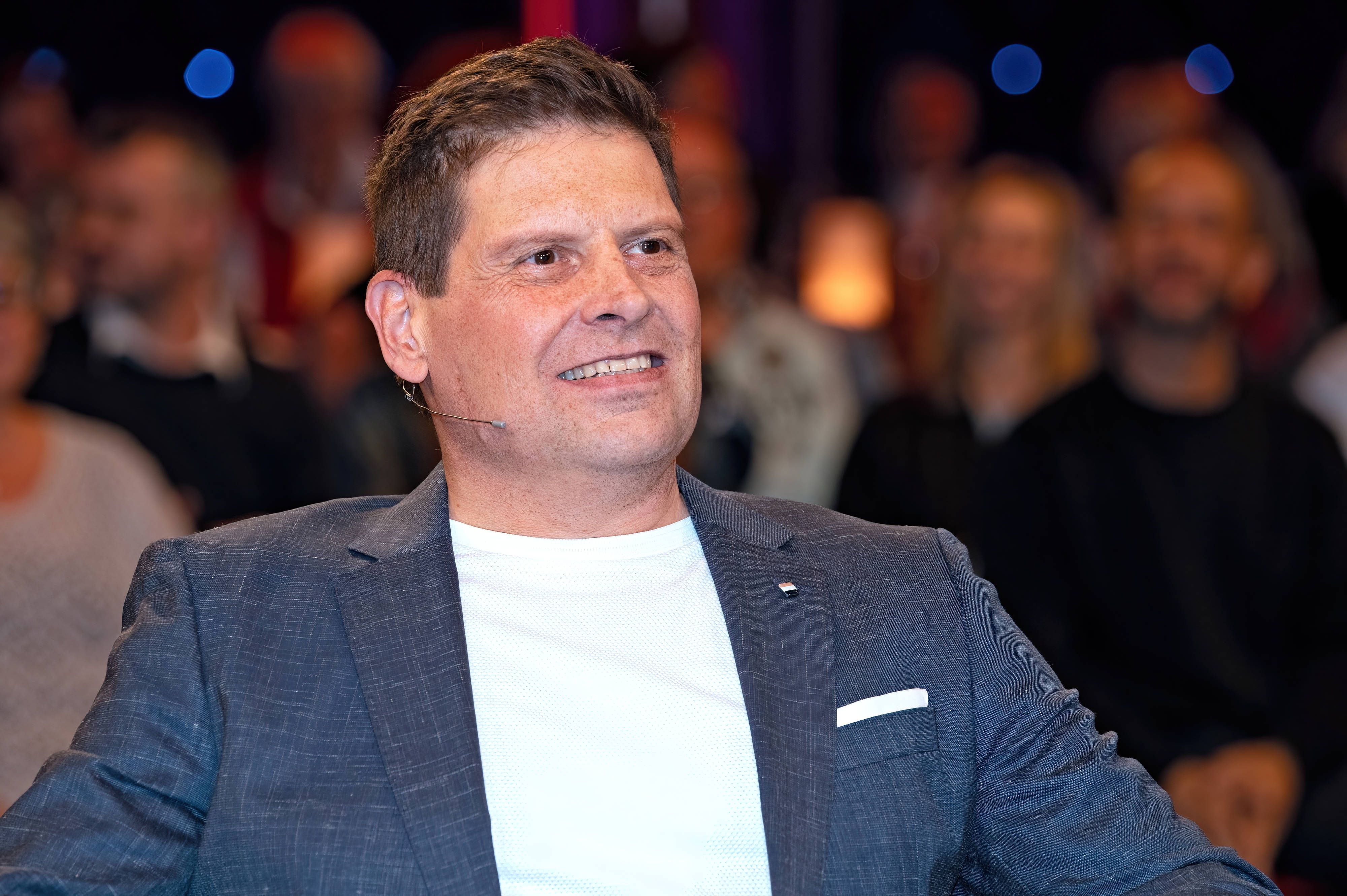 Bei der MDR-Talkshow Riverboat sitzt Jan Ullrich in der Runde.
