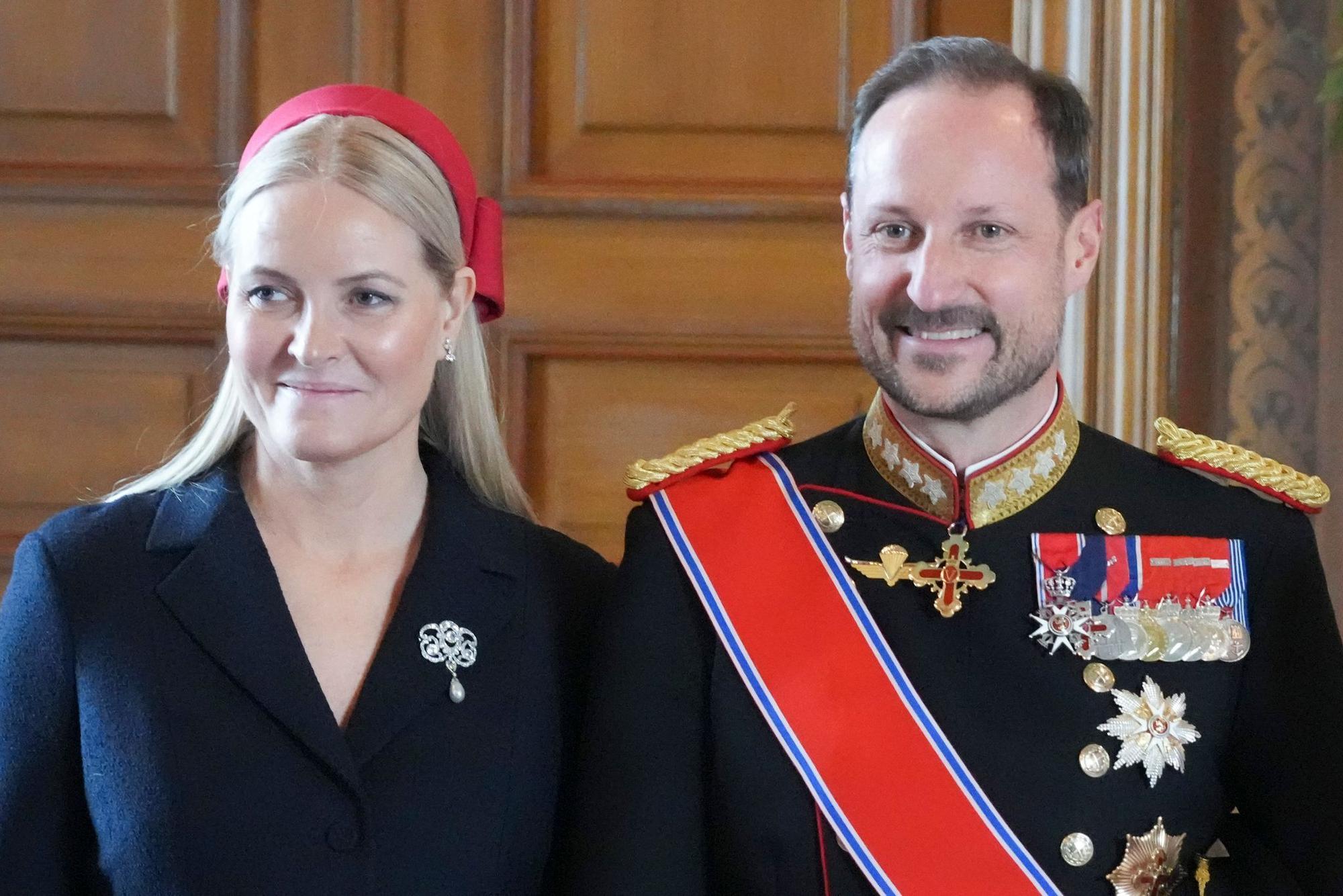 Kronprinzenpaar posiert.