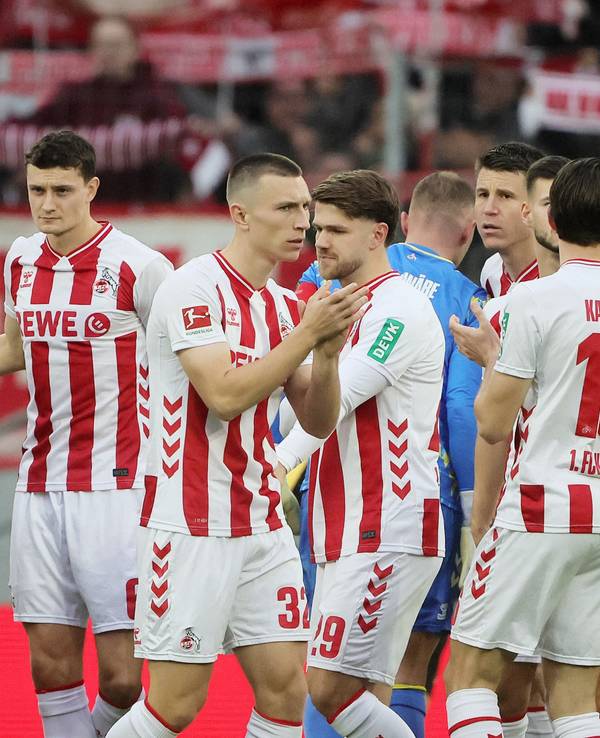 Ragnar Ache, Eric Martel, Kristoffer Lund, Jan Thielmann, Dominique Heintz, Jakub Kaminski und Isak Johannesson vor einem Spiel.