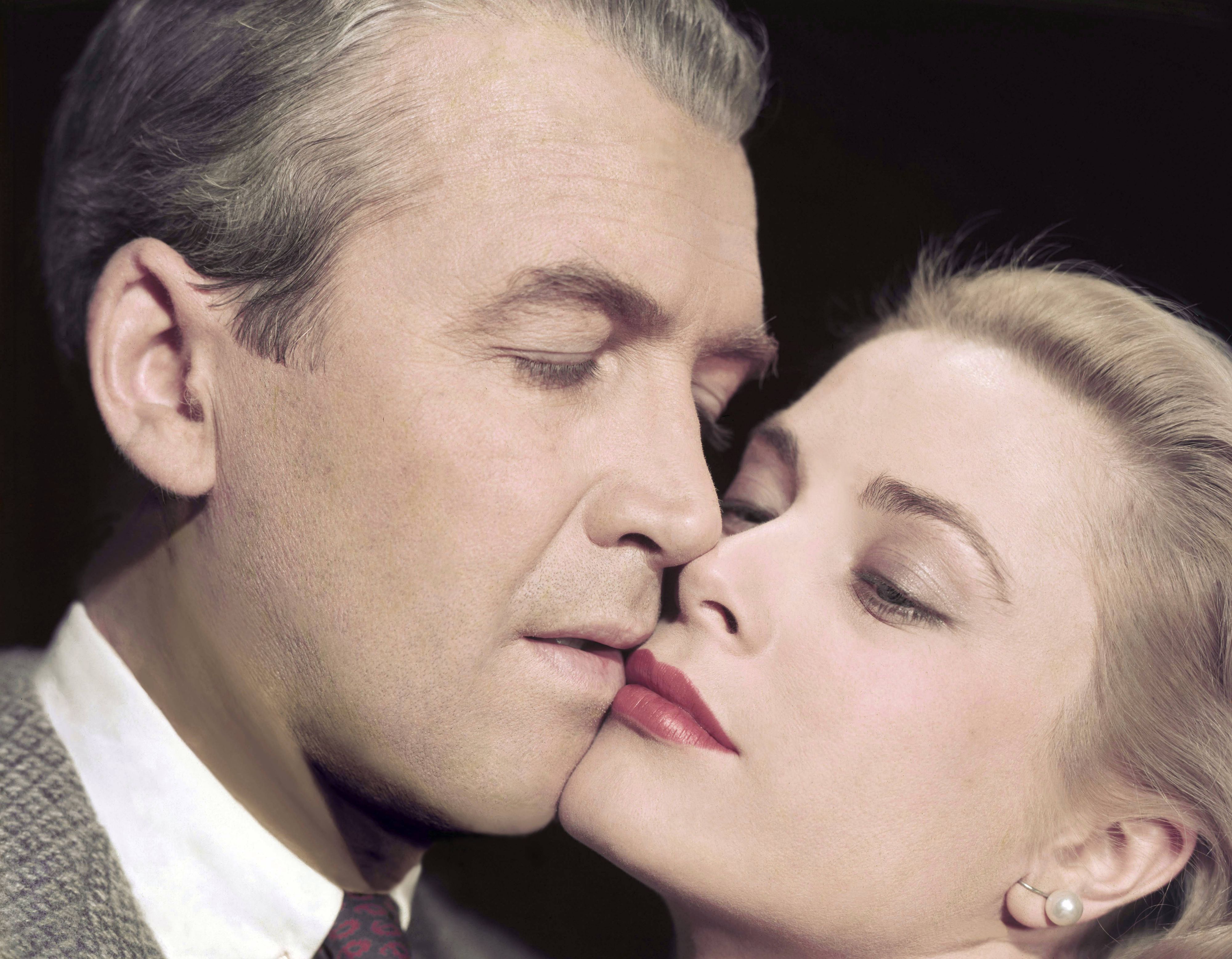 James Stewart liebt Grace Kelly im Hitchcock-Klassiker „Das Fenster zum Hof“.
