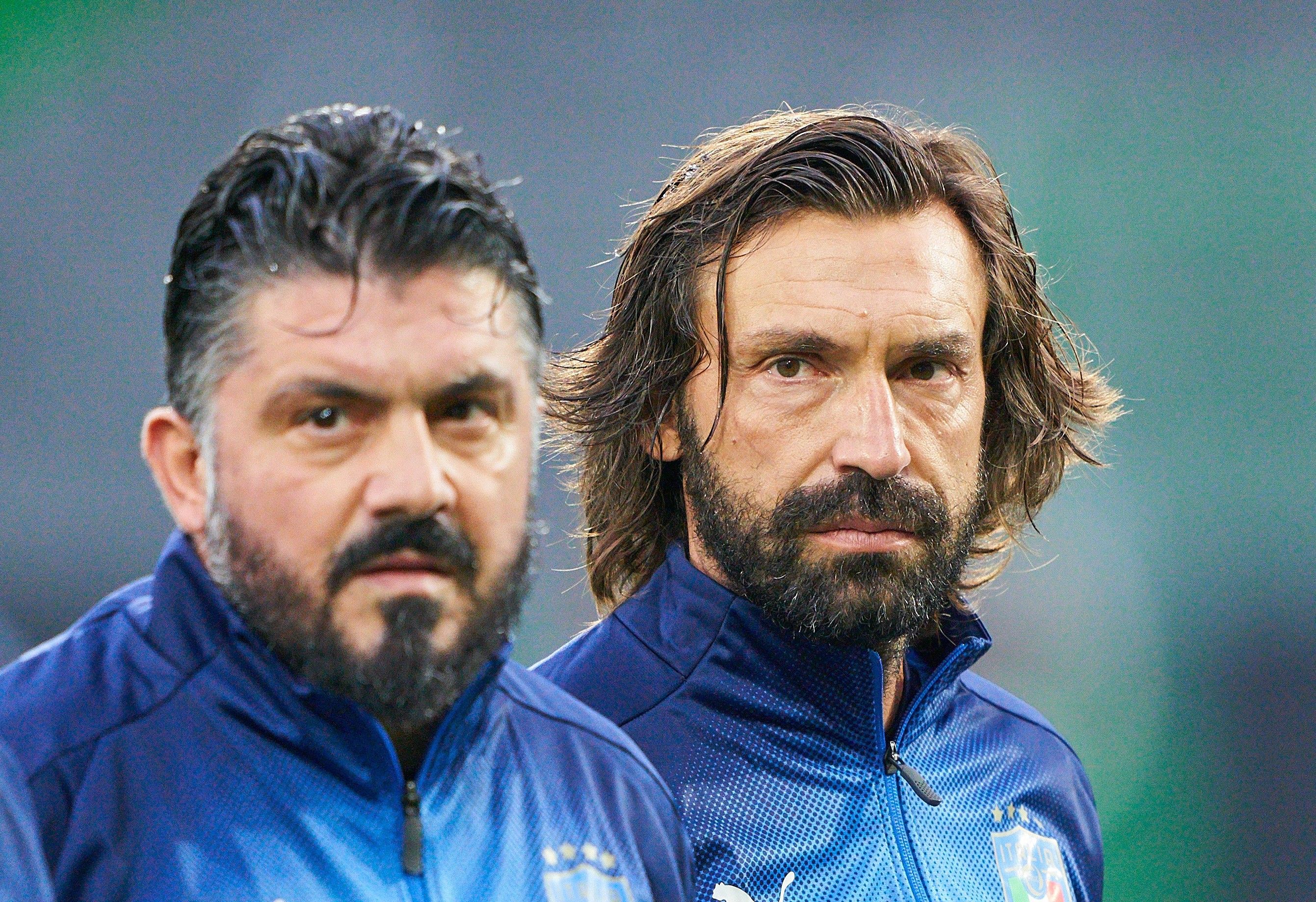Andrea Pirlo und Gennaro Gattuso mit finsterem Blick votr einem Legendenspiel.