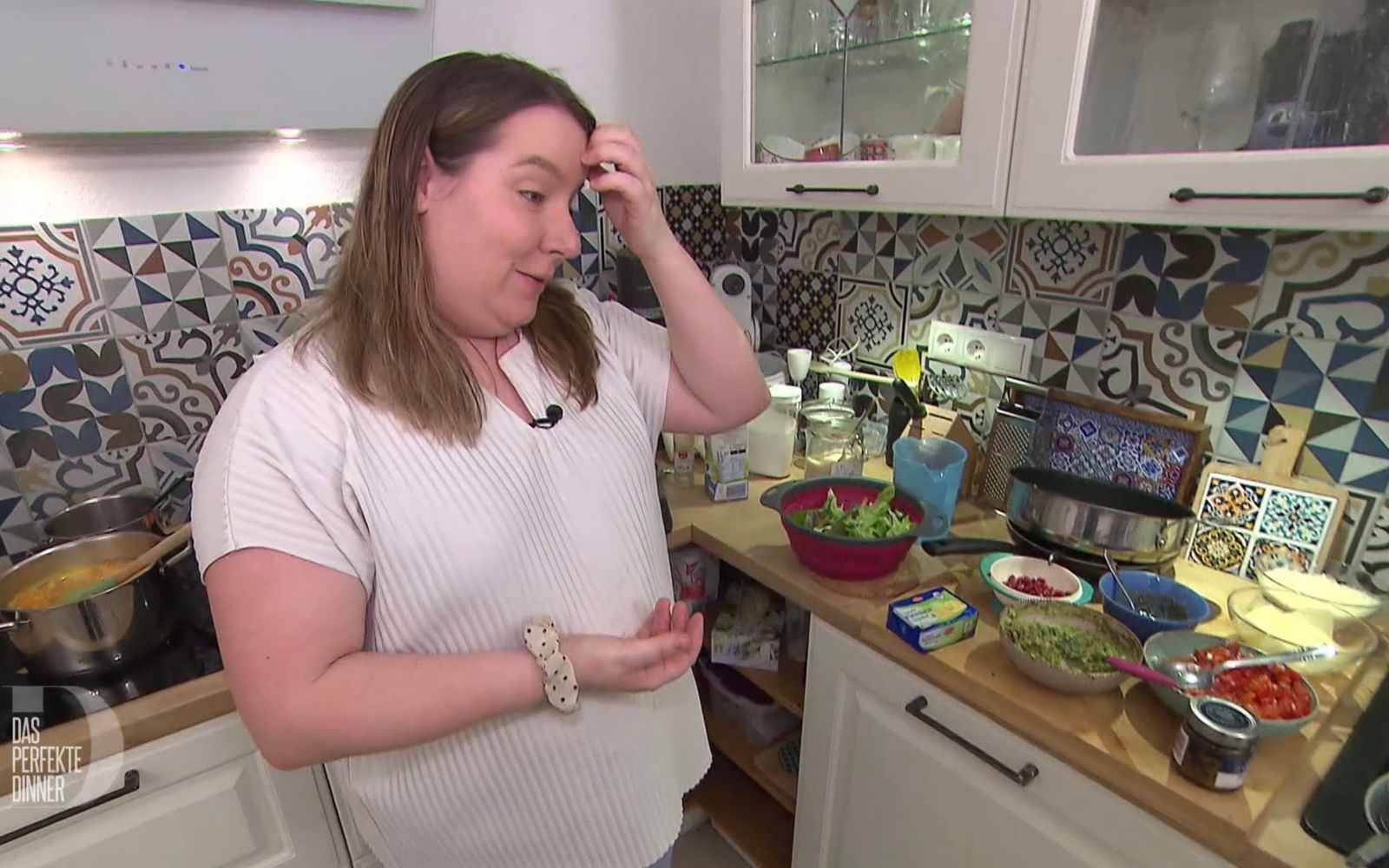 „Ich bin etwas tollpatschig“, sagt Kandidatin Michelle (29) über sich selbst. (Bild: RTL)