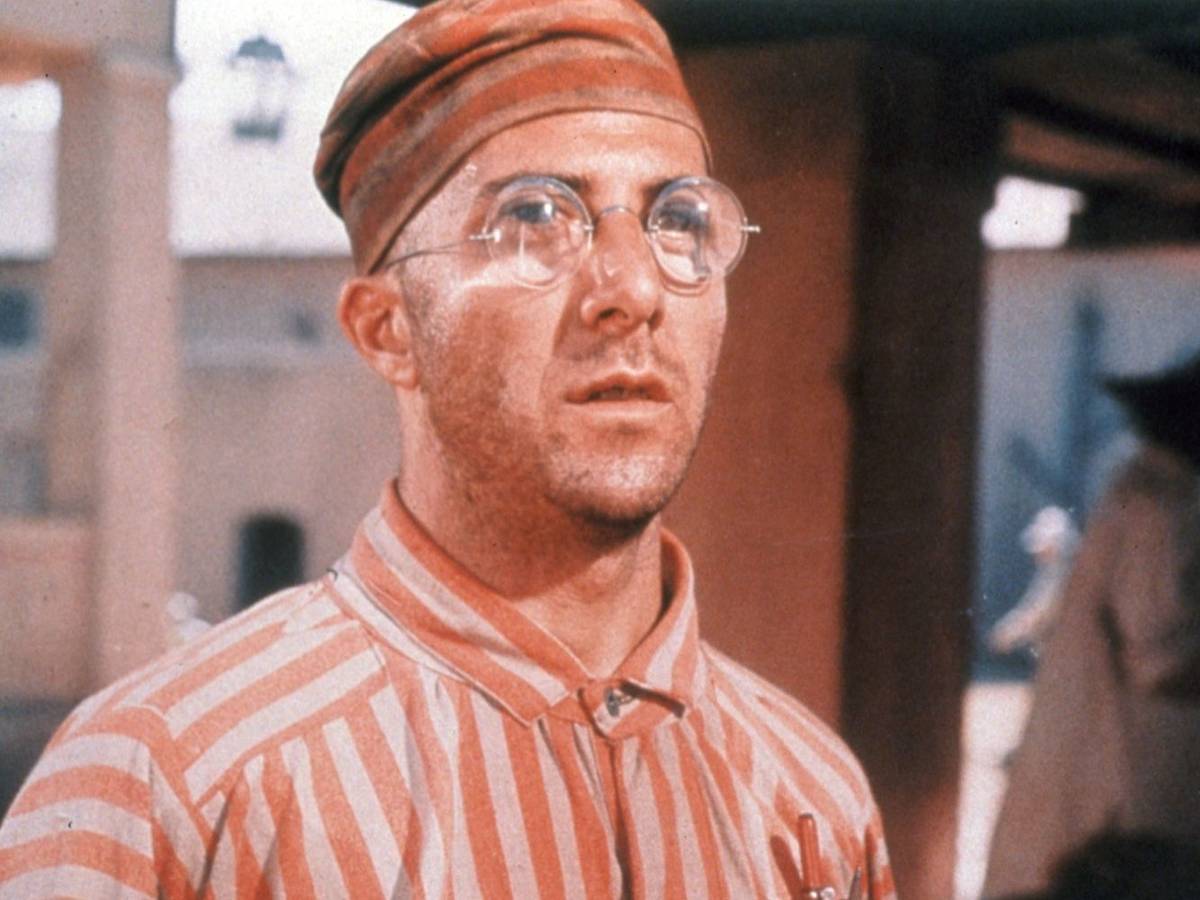 Louis Dega (Dustin Hoffman) träumt von der Freiheit. (Bild: MRD / ARD Degeto)