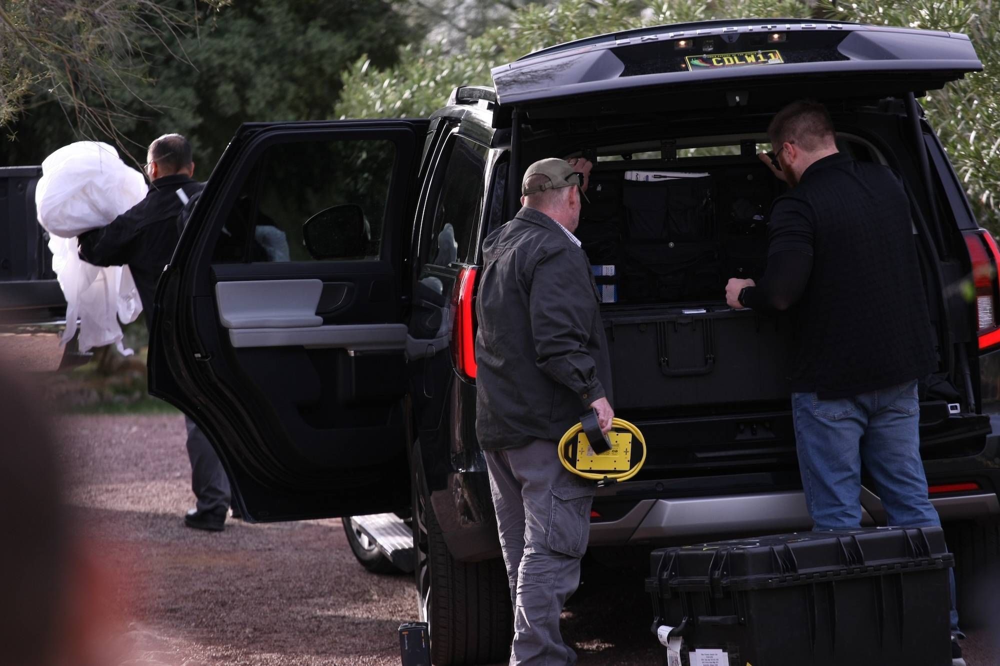 Einsatzkräfte und Ermittler arbeiten am 12. Februar 2026 am Wohnhaus der vermissten Nancy Guthrie in Tucson, Arizona.