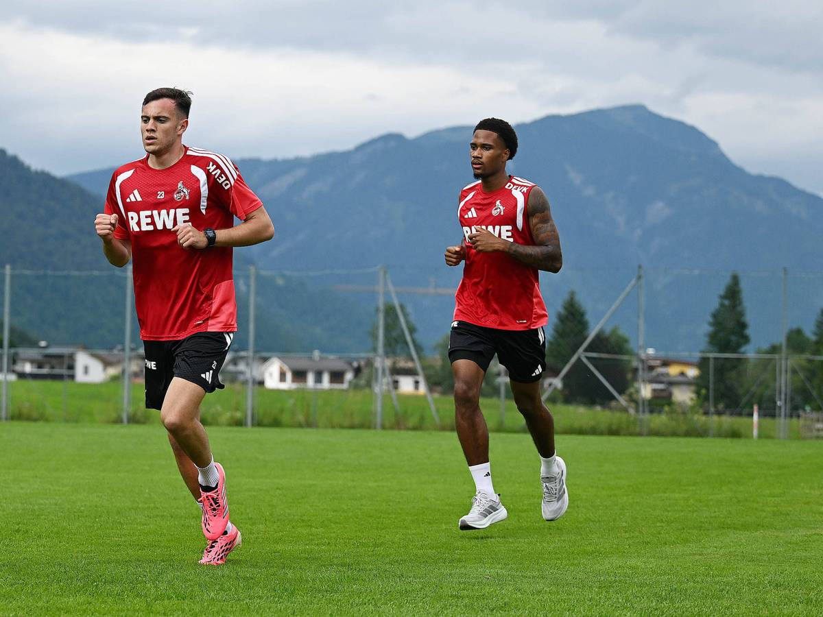 Kölns Neuzugang Paul Okon-Engstler und Nachwuchsspieler David Fürst.