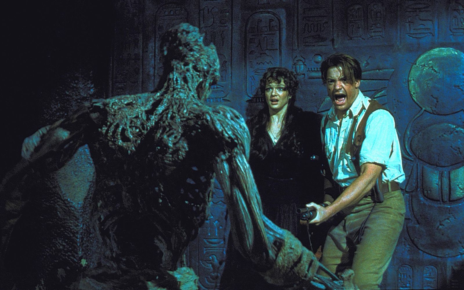 Durch Zufall haben Rick (Brendan Fraser) und Evie (Rachel Weisz) die grausige Mumie zum Leben erweckt.  (Bild: 1999 Universal Pictures - All Rights Reserved)