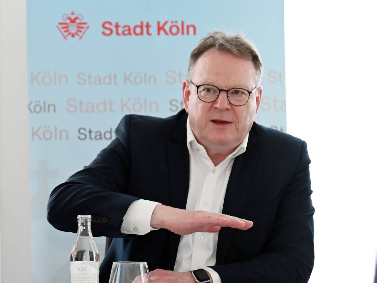 Kölns Oberbürgermeister Torsten Burmester, hier bei einer Pressekonferenz im Juni 2026, machte sich ein Bild vor Ort.