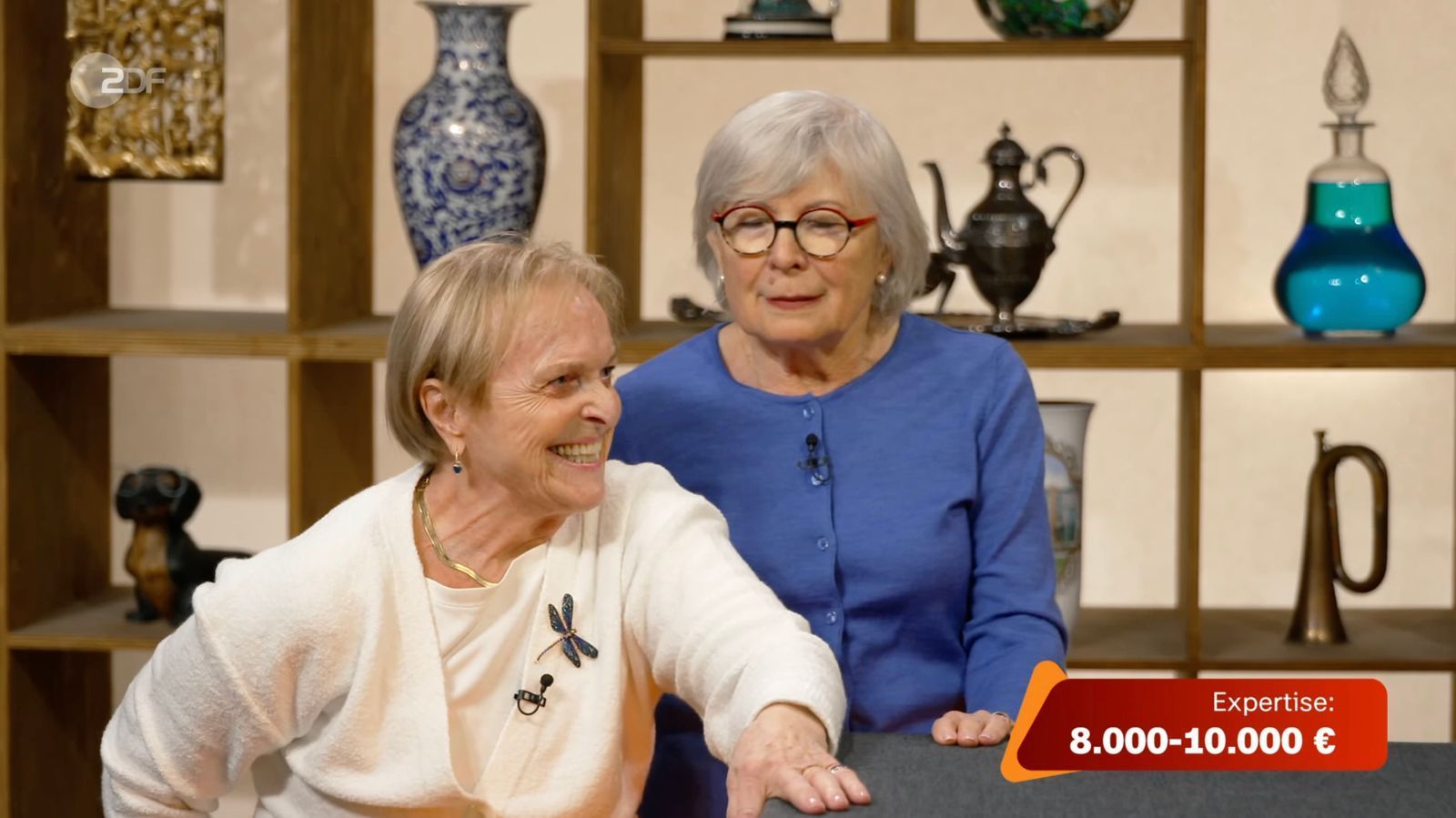Mit ihrem Wunsch von 4.500 Euro lag Verkäuferin Hiltrud (links) deutlich unter der Einschätzung der Expertin. (Bild: ZDF)