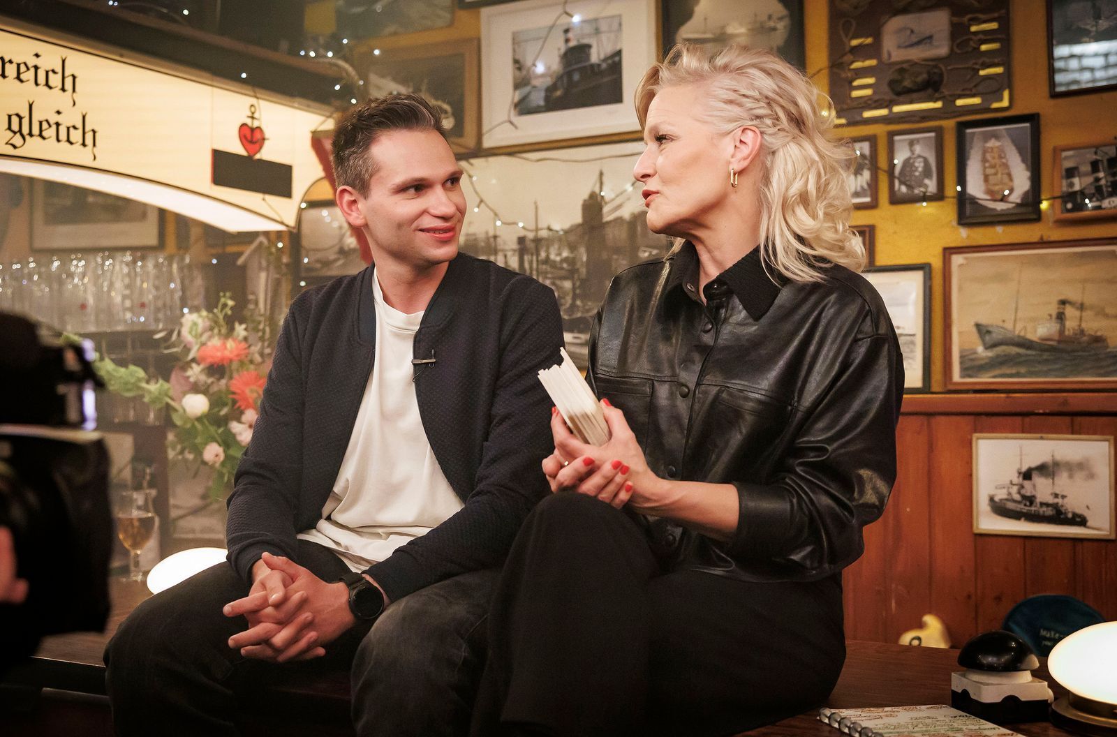 Auch in der „Late Night“ auf dem Schirm: Am Donnerstag, 30. Juli (22.50 Uhr), ist Fabian Köster Gast von Ina Müller in deren Kultformat „Inas Nacht“. (Bild: NDR/ARD/Morris Mac Matzen)