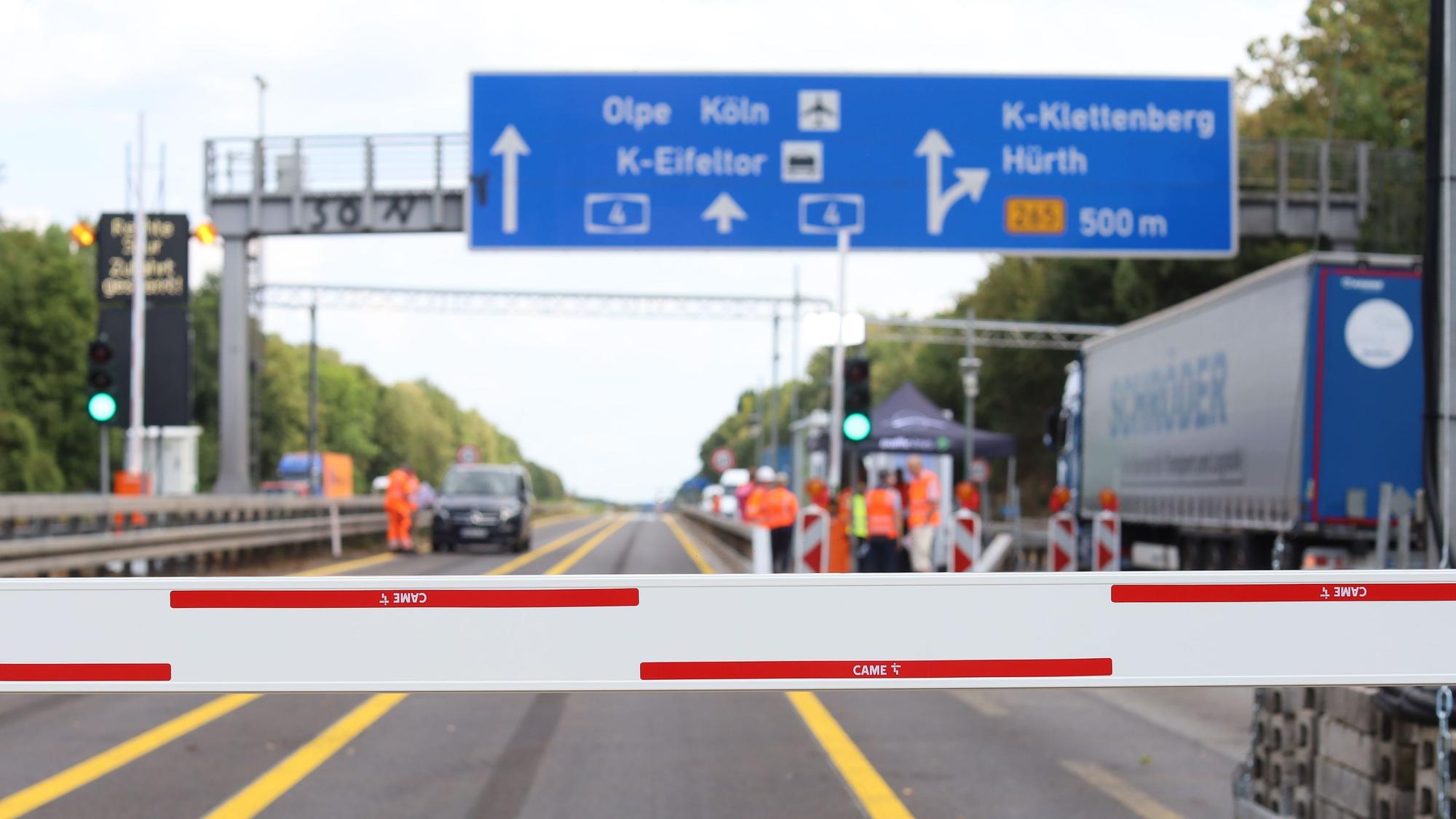 Die neu errichtete Lkw-Schrankenanlage auf der A4 in Höhe der Anschlussstelle Eifeltor ist freigegeben.