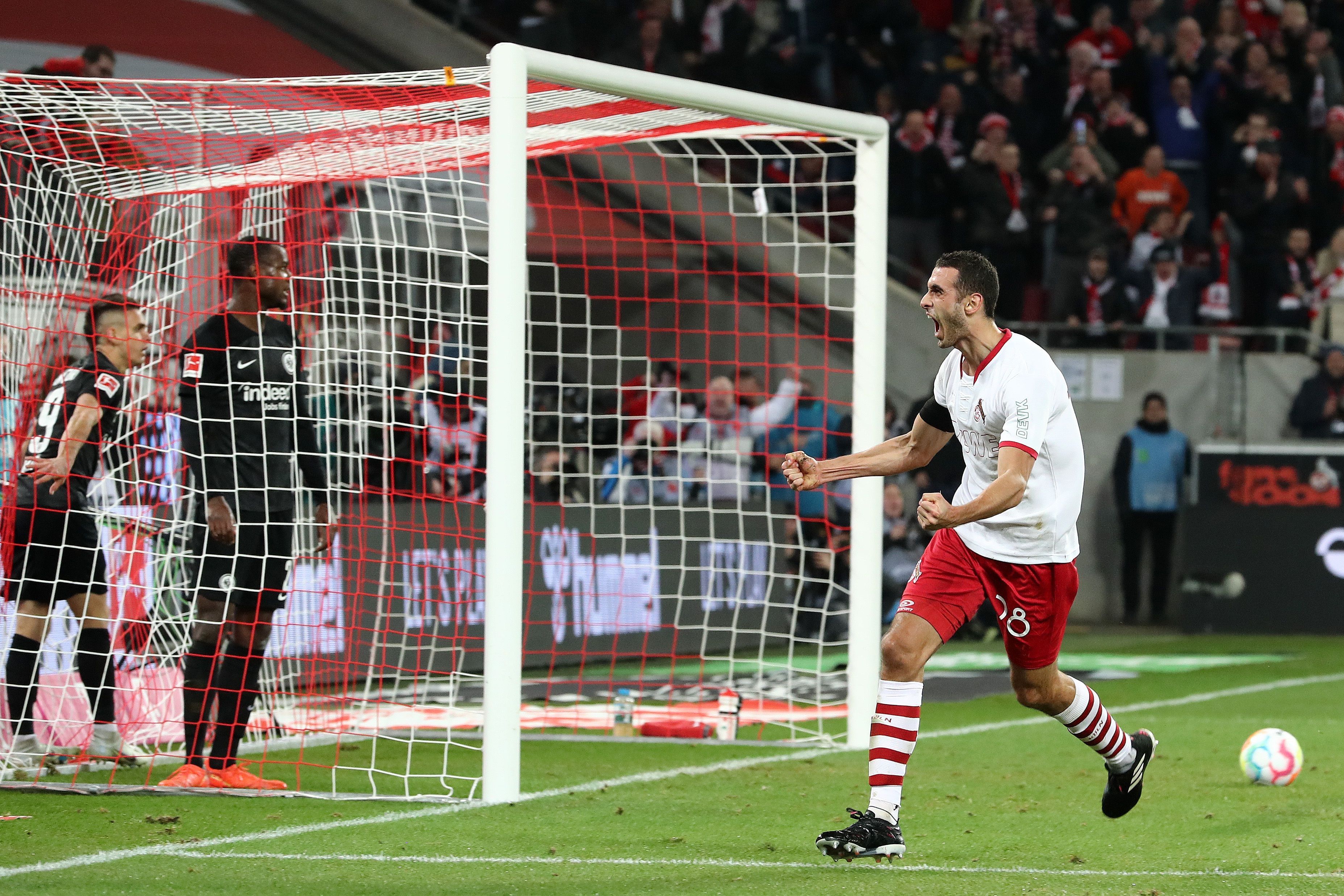 Ellyes Skhiri jubelt vor den FC-Fans.
