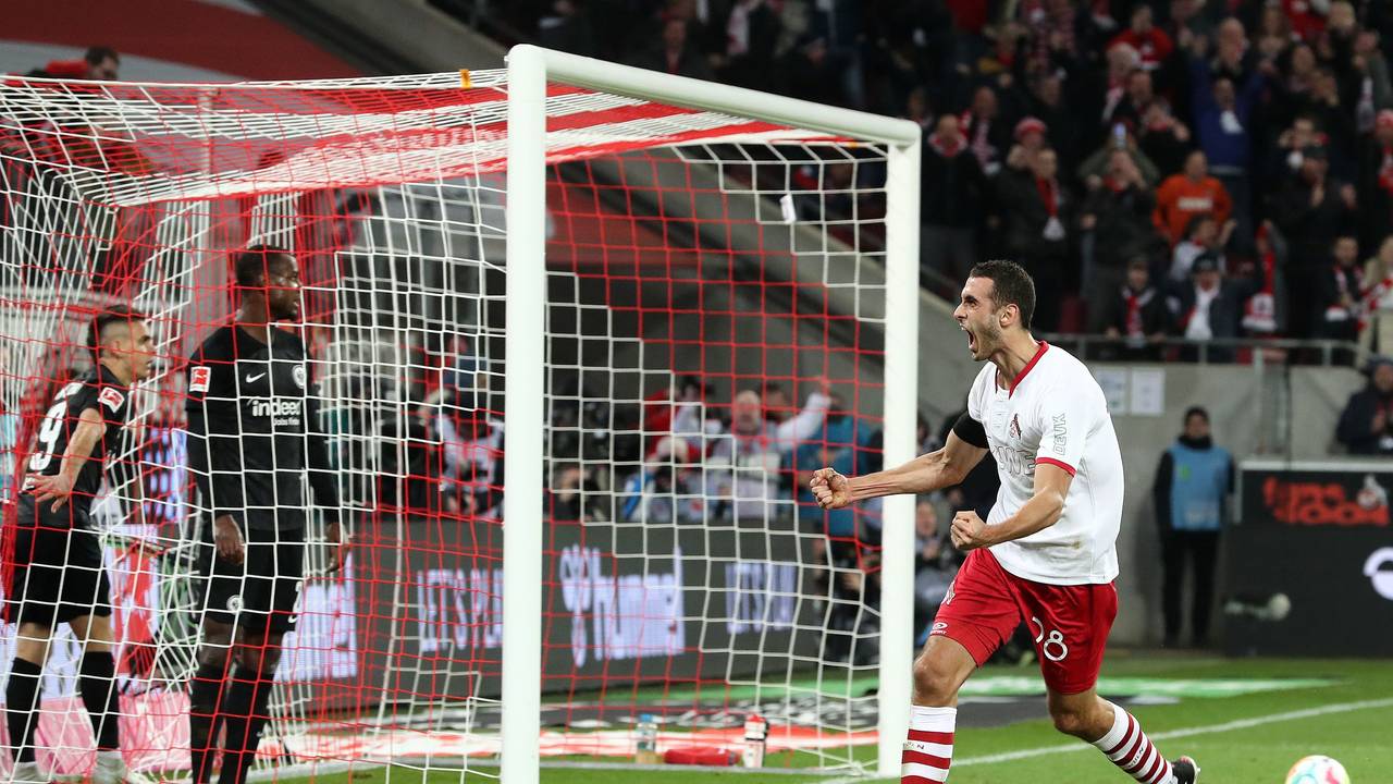 Ellyes Skhiri jubelt vor den FC-Fans.
