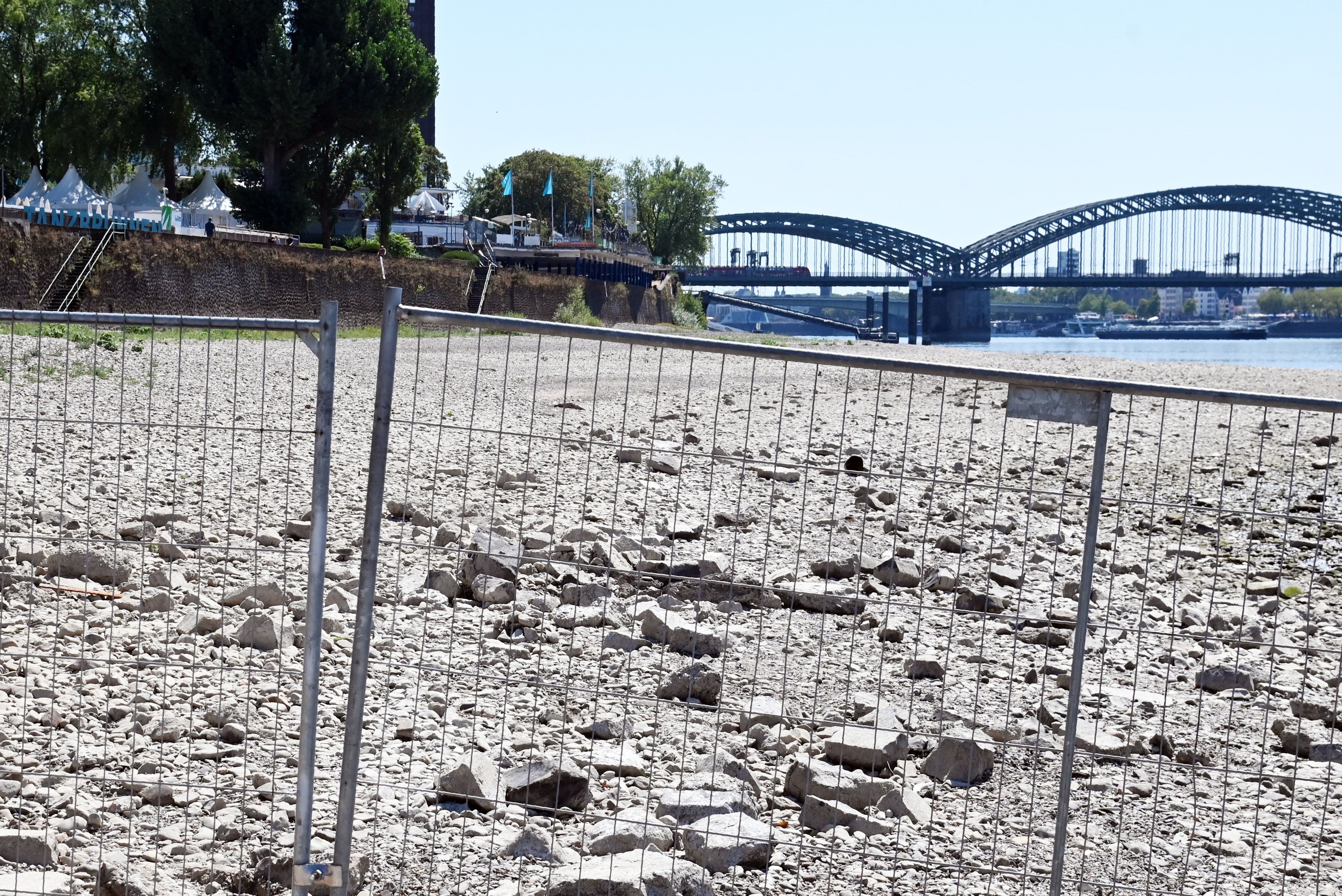 Das Rheinufer in Höhe Tanzbrunnen wird für die Kölner Lichter gesperrt.