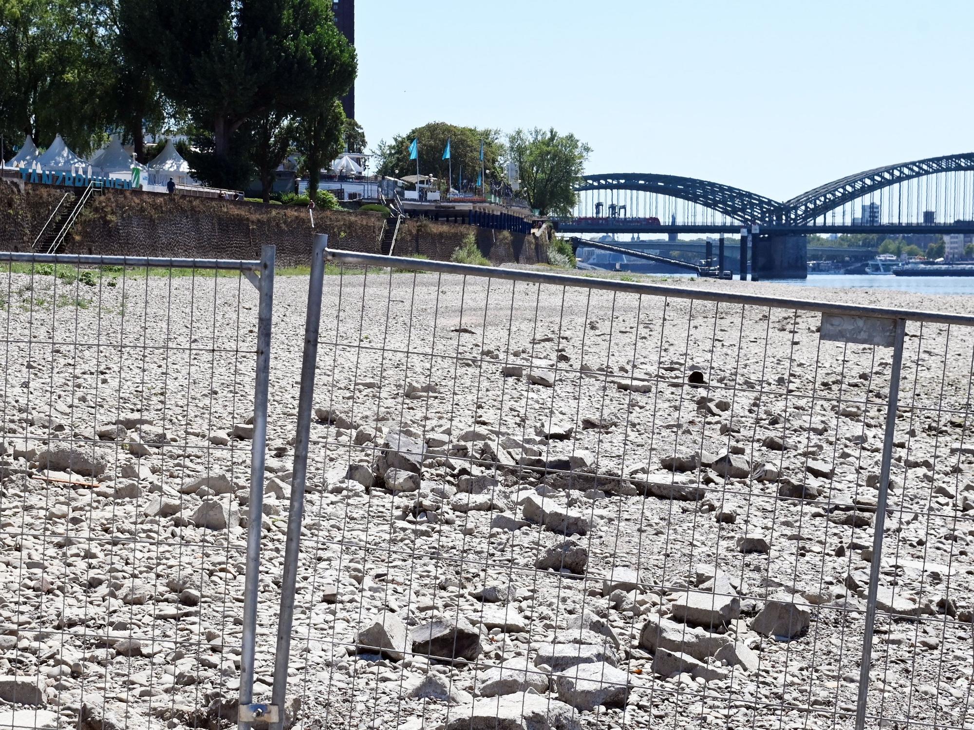 Das Rheinufer in Höhe Tanzbrunnen wird für die Kölner Lichter gesperrt.