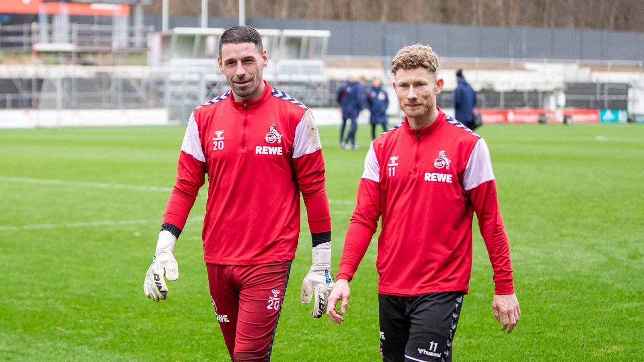 Philipp Pentke (l.) und Florian Kainz gehen gemeinsam über den Trainingsplatz.
