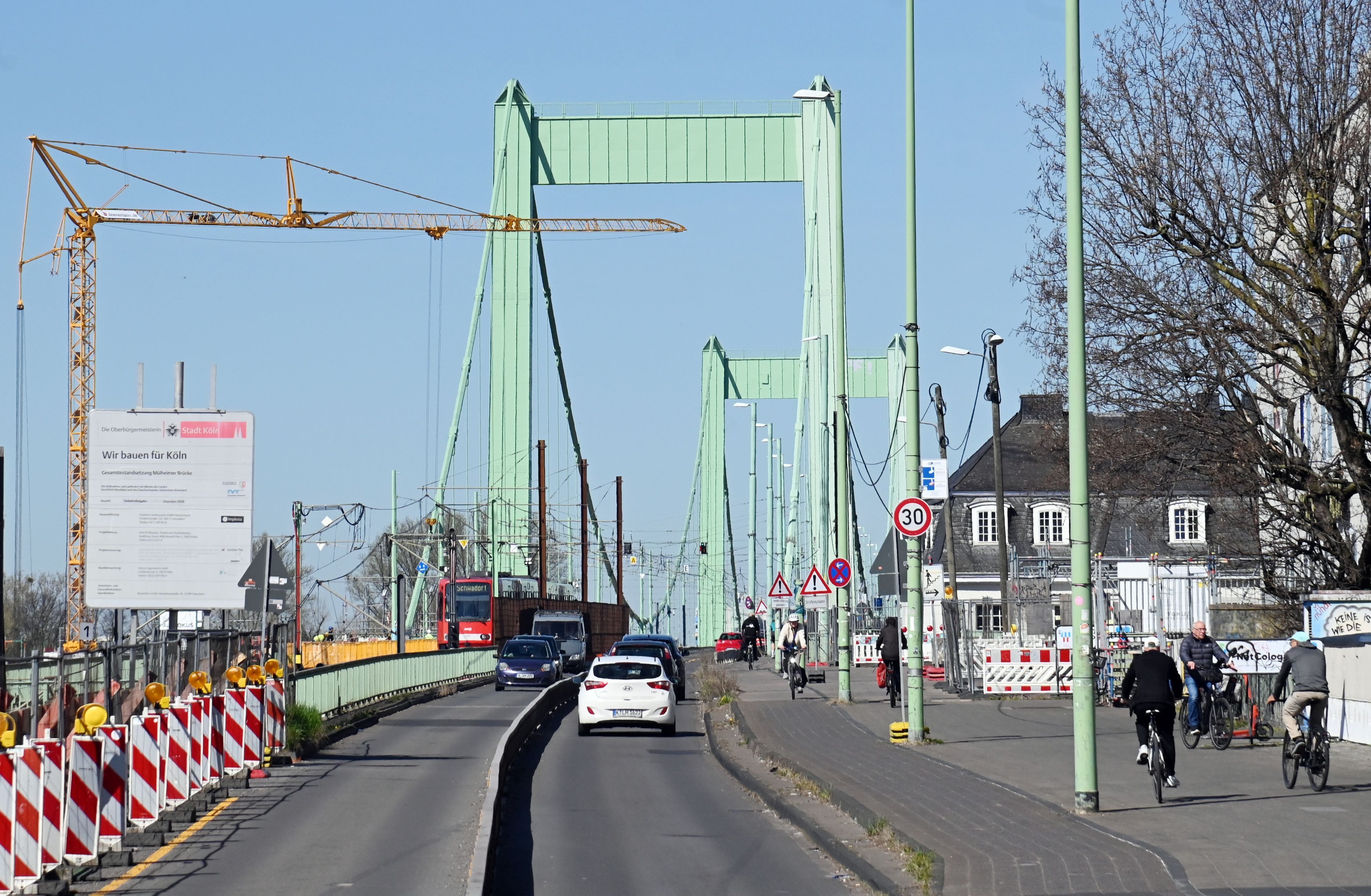Die Generalsanierung der denkmalgeschützten Mülheimer Brücke läuft seit April 2018.