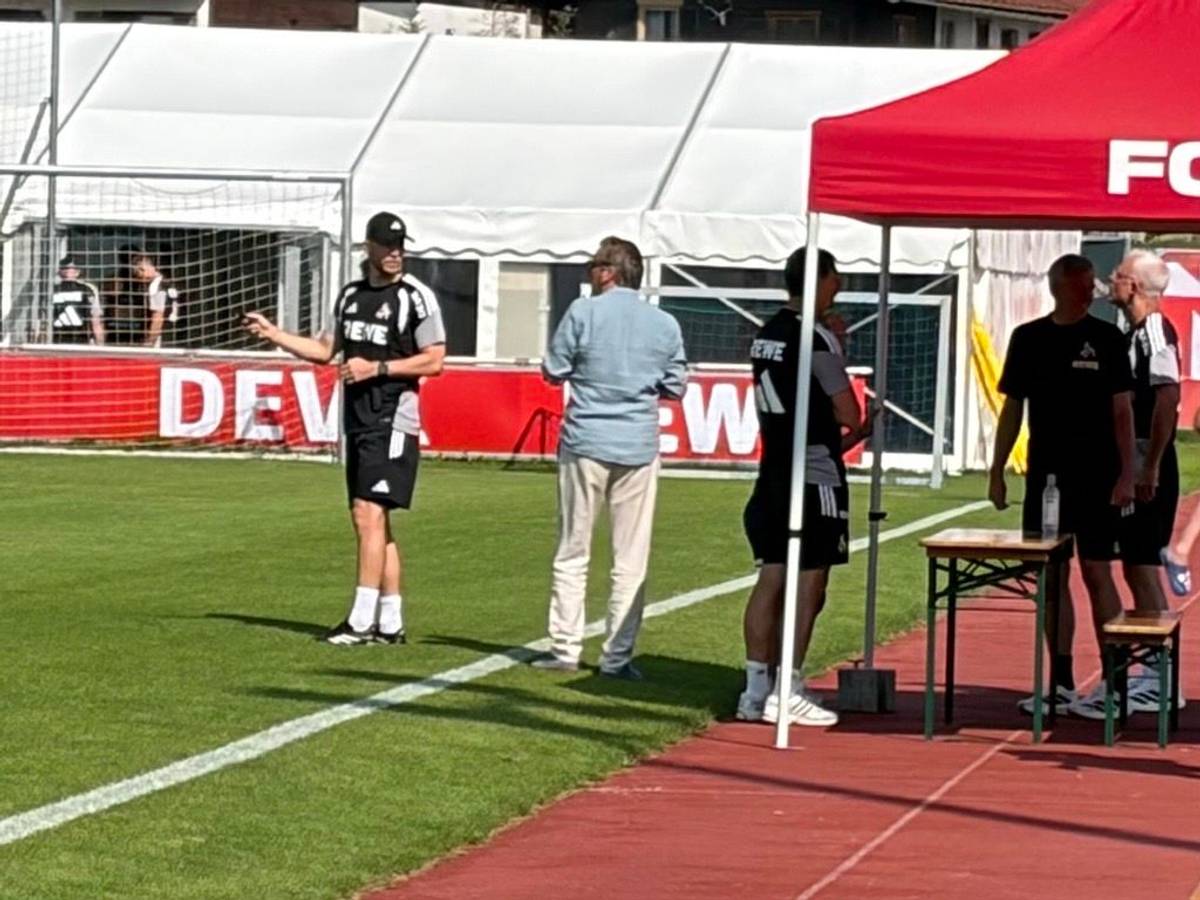 Rewe-Boss Lionel Souque hat dem 1. FC Köln im Trainingslager einen Besuch abgestattet.